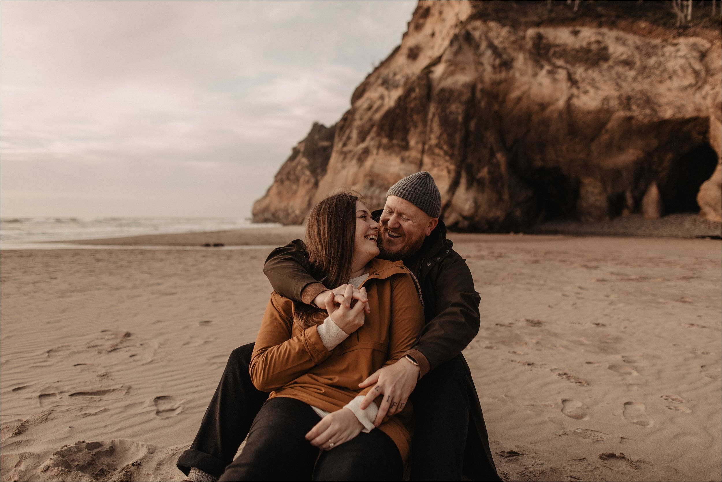 hug-point-oregon-coast-engagement-photos_0012.jpg