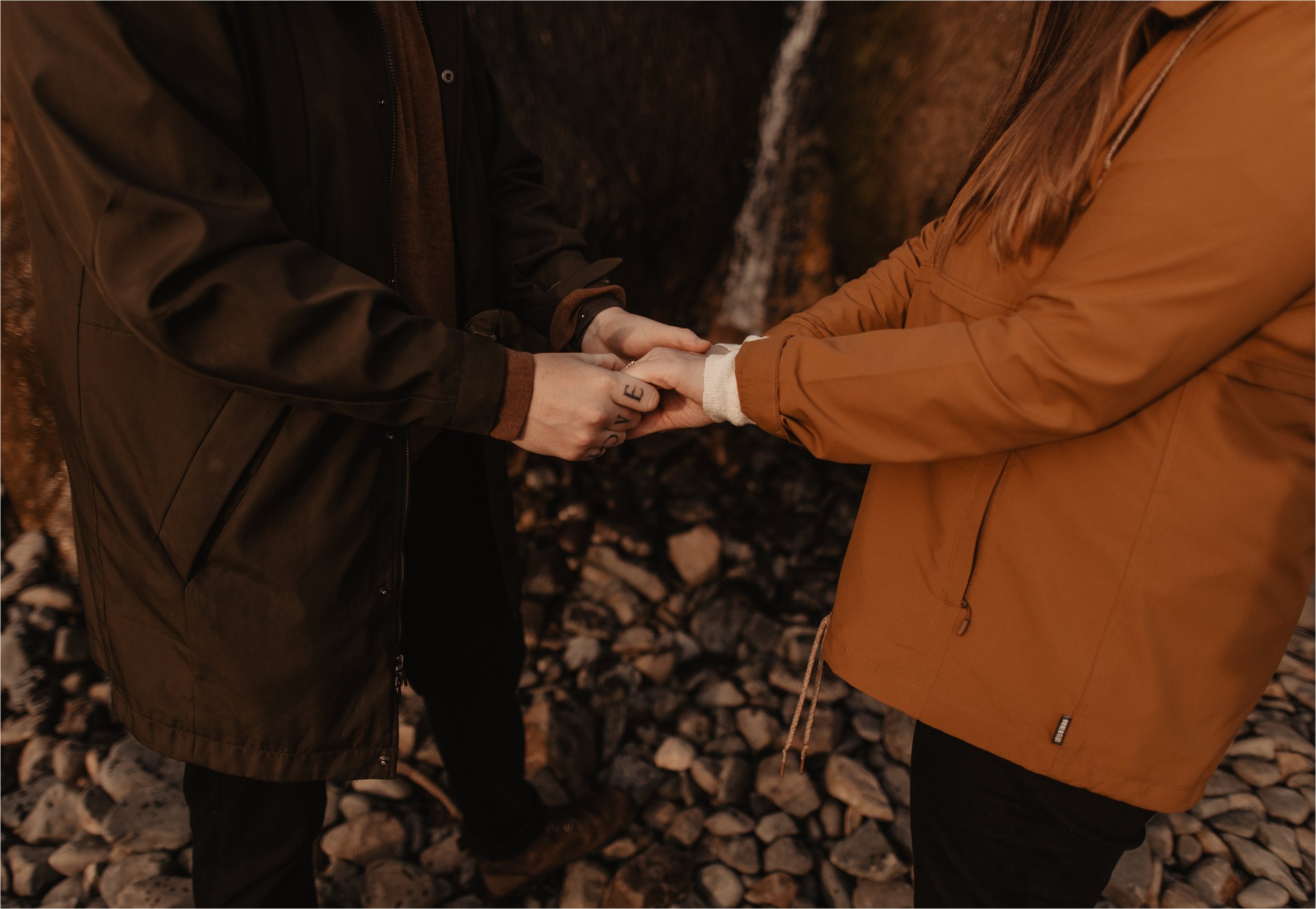 hug-point-oregon-coast-engagement-photos_0016.jpg