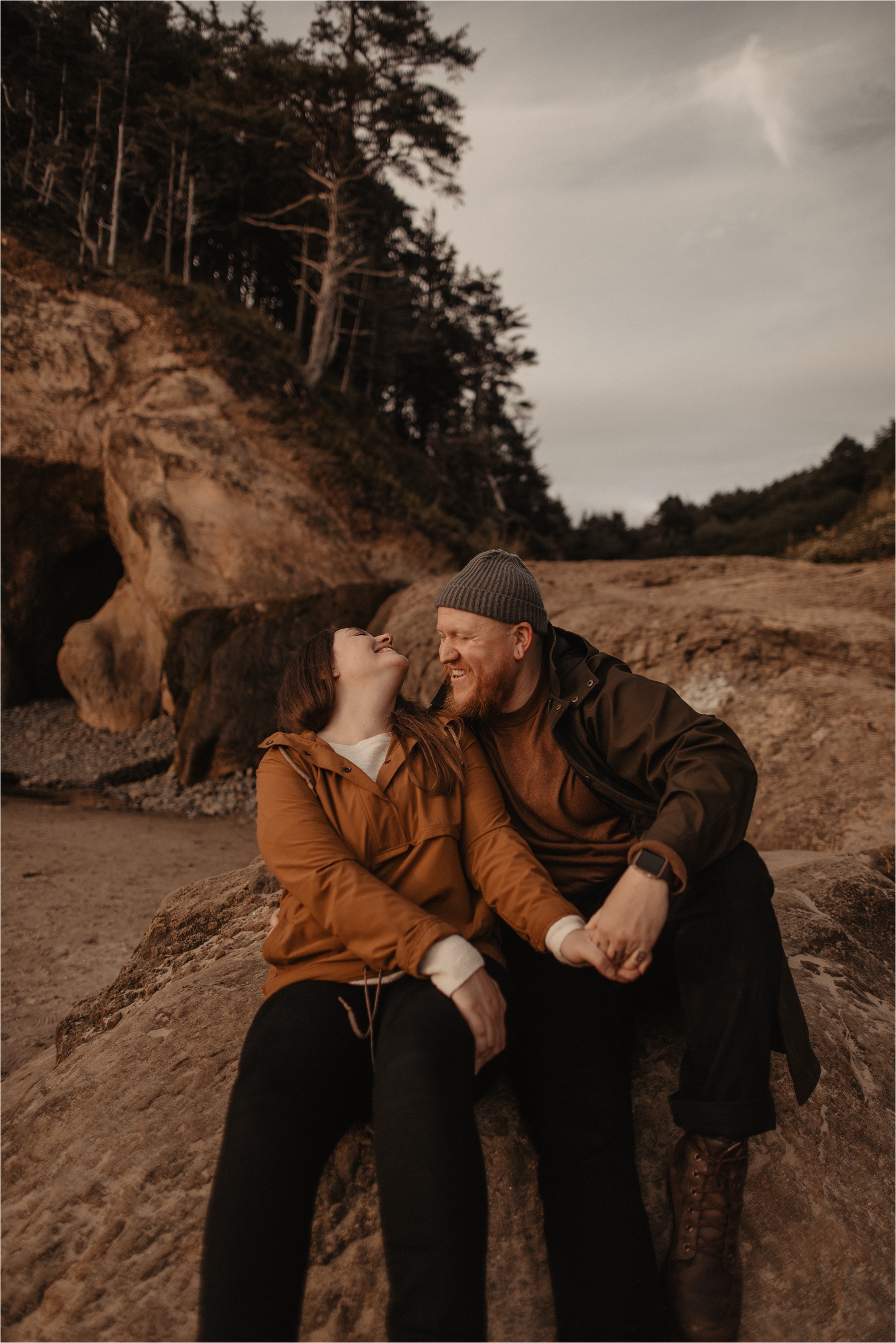 hug-point-oregon-coast-engagement-photos_0026.jpg
