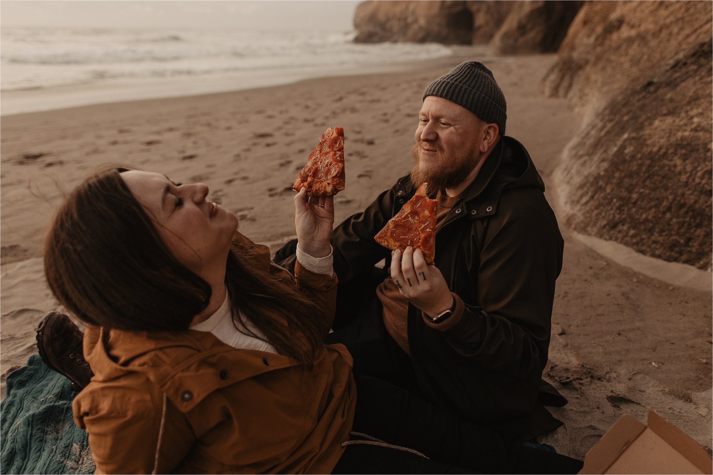 hug-point-oregon-coast-engagement-photos_0032.jpg