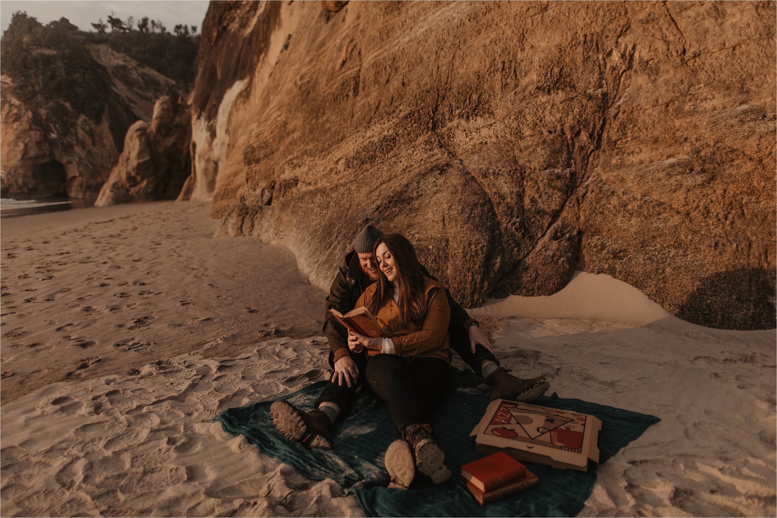 hug-point-oregon-coast-engagement-photos_0037.jpg