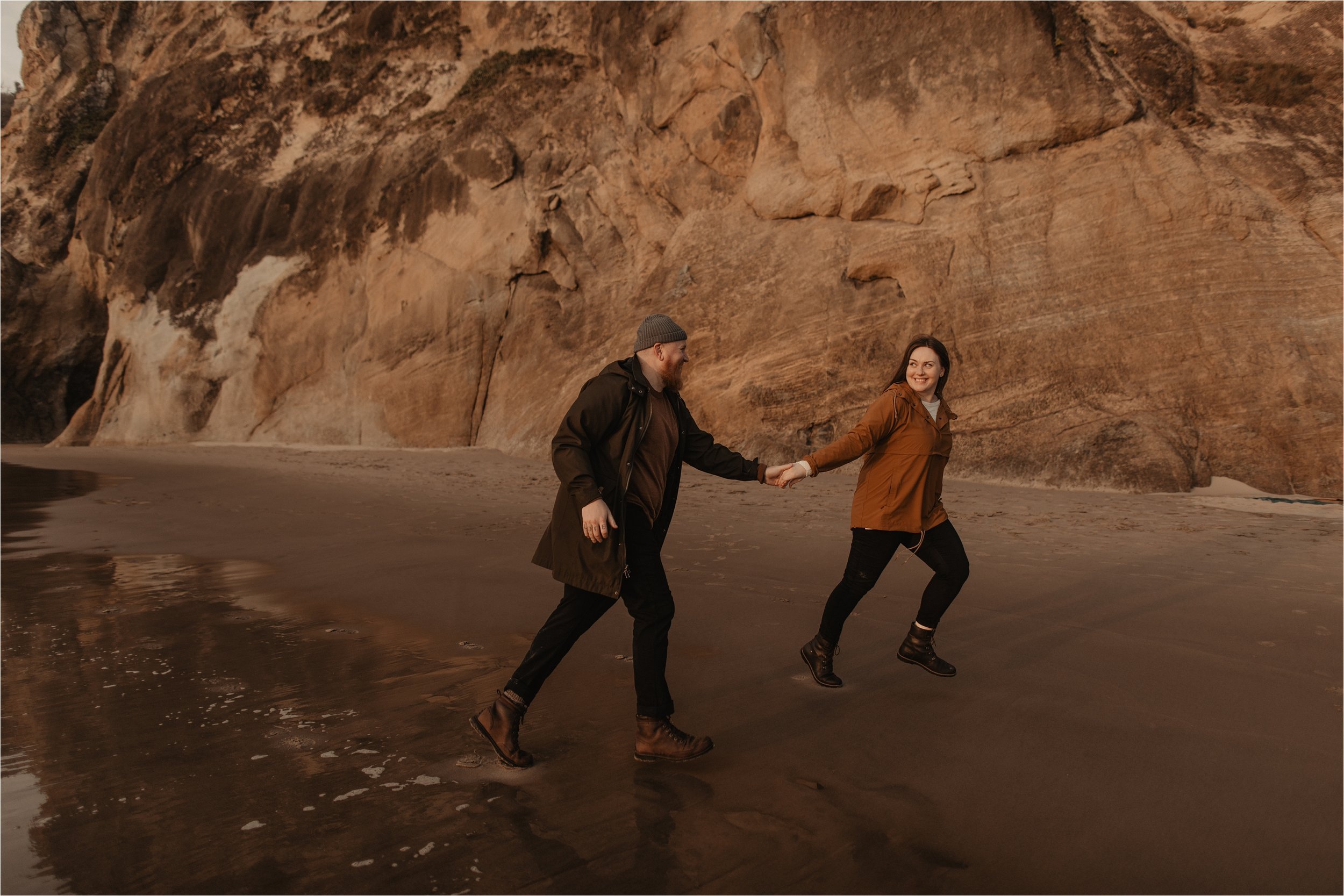 hug-point-oregon-coast-engagement-photos_0044.jpg