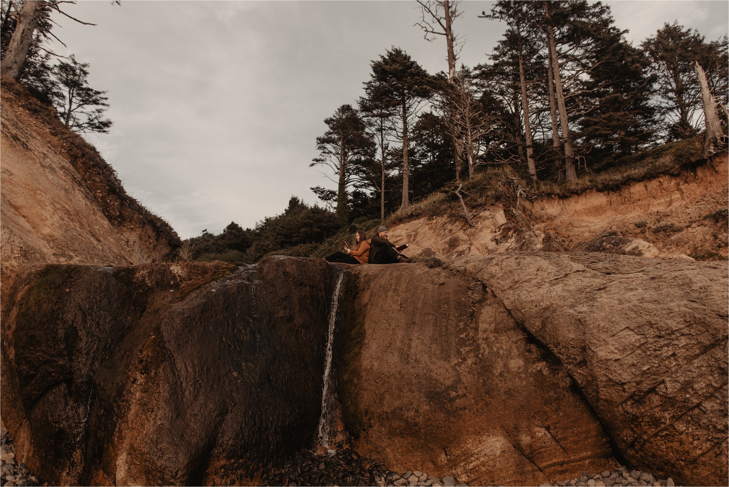hug-point-oregon-coast-engagement-photos_0047.jpg