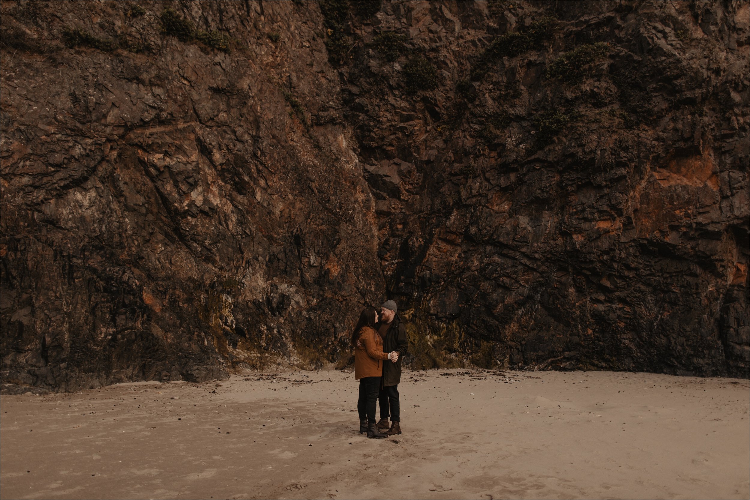 hug-point-oregon-coast-engagement-photos_0051.jpg