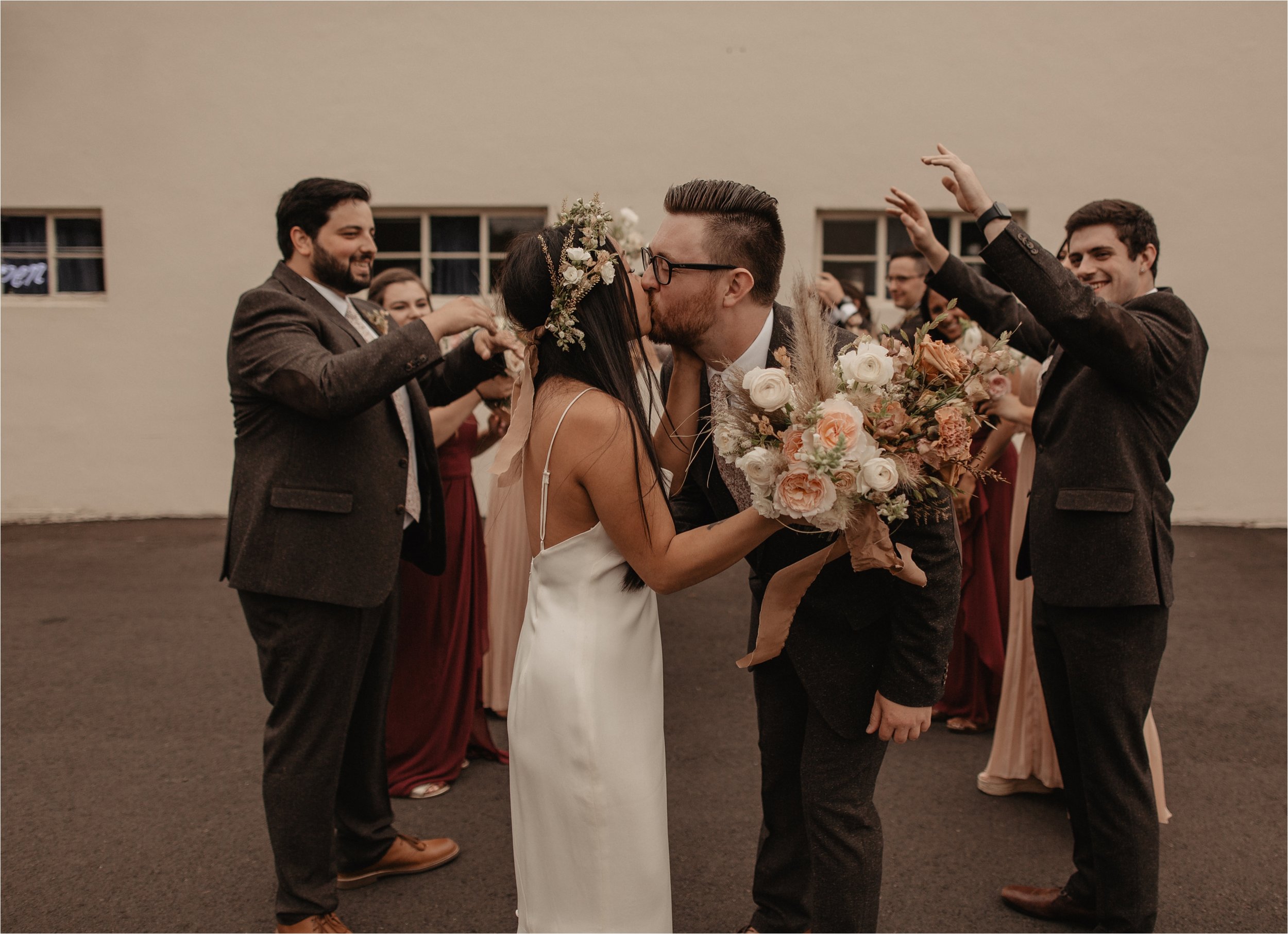 intimate-portland-modern-trendy-wedding_0040.jpg