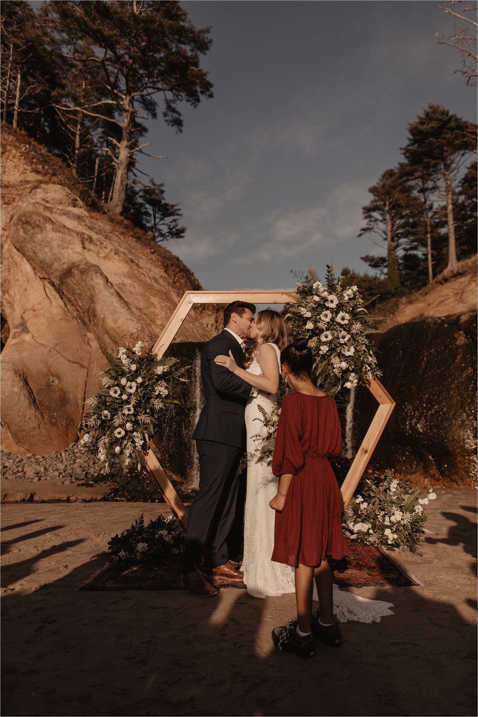 oregon-coast-hug-point-intimate-wedding_0060.jpg