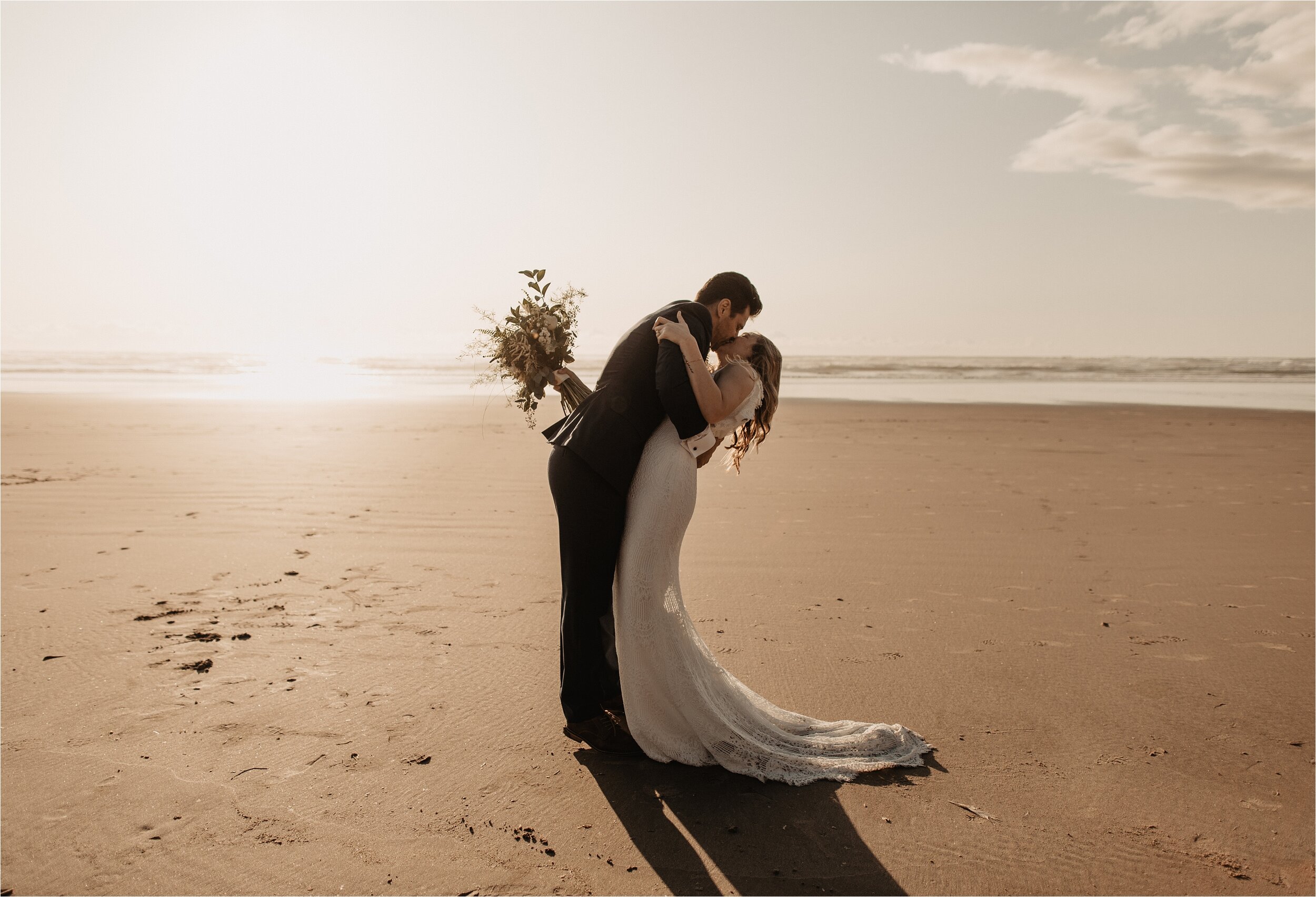 oregon-coast-hug-point-intimate-wedding_0074.jpg