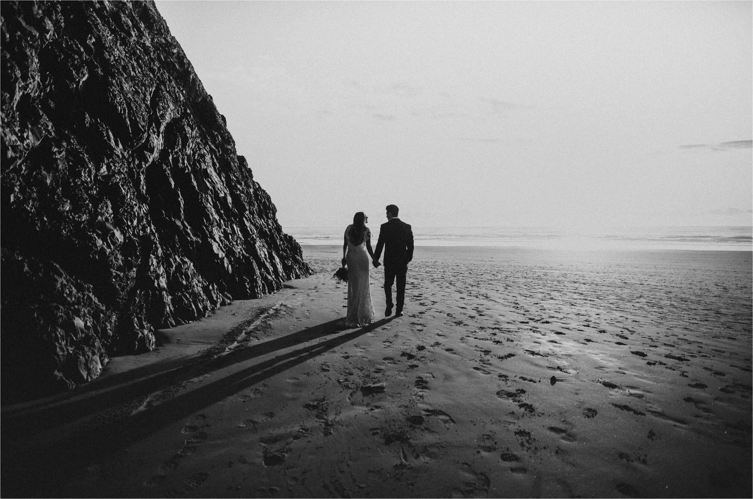 oregon-coast-hug-point-intimate-wedding_0106.jpg