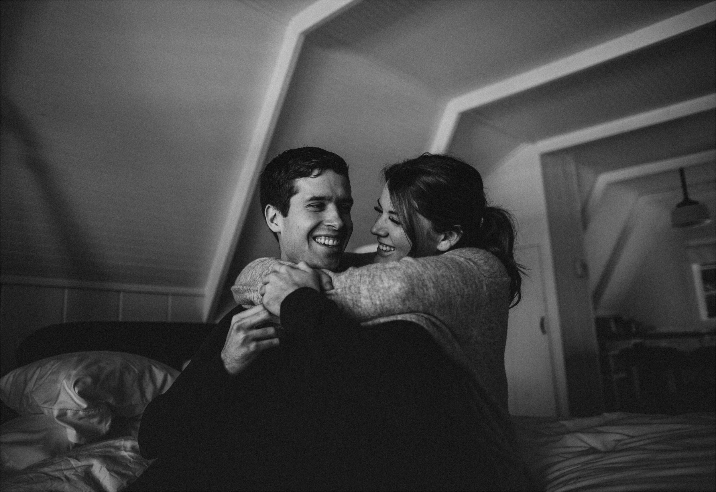 in-home-cozy-couple-session_0018.jpg