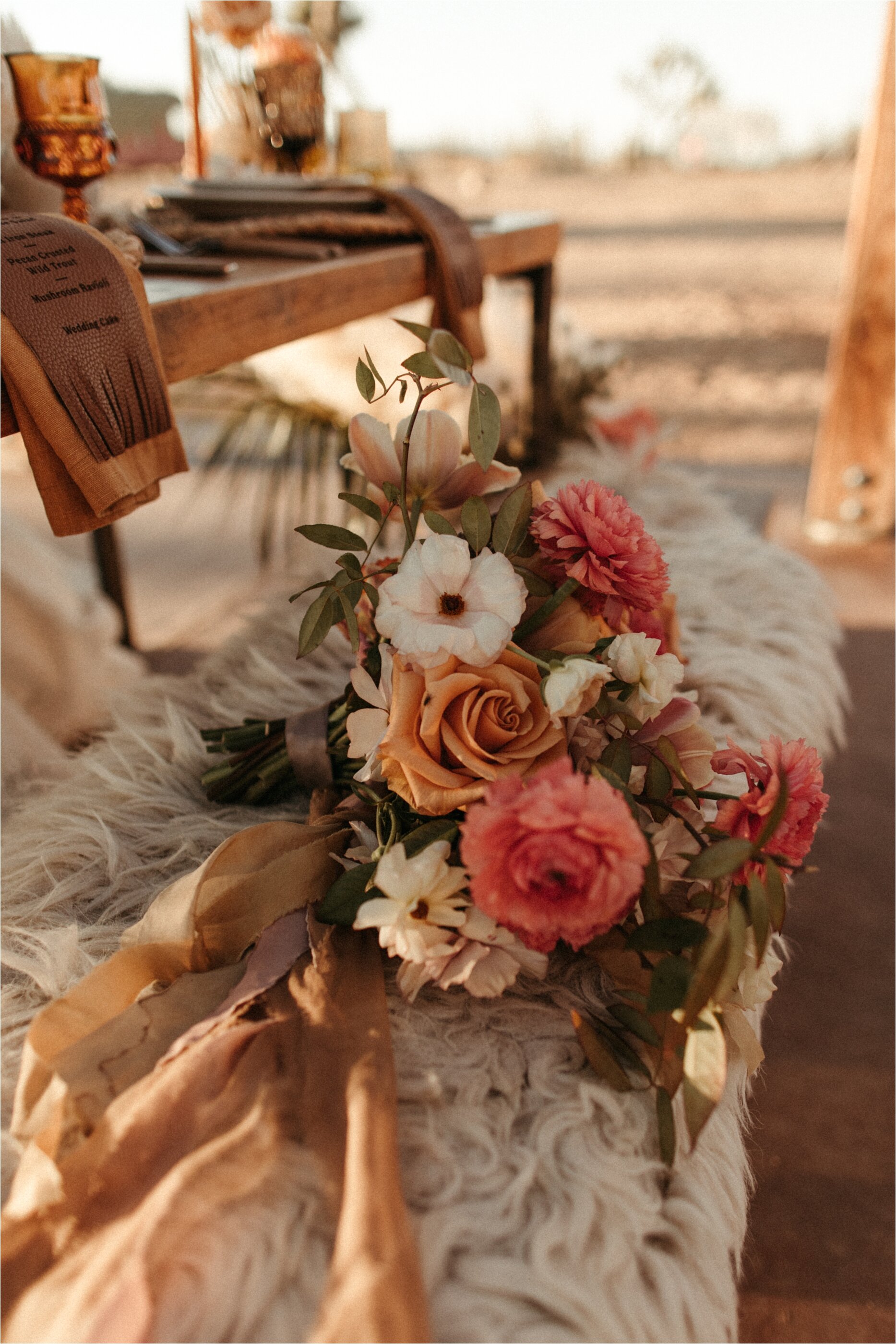 70s-retro-elopement-ideas-joshua-tree-california_0027.jpg