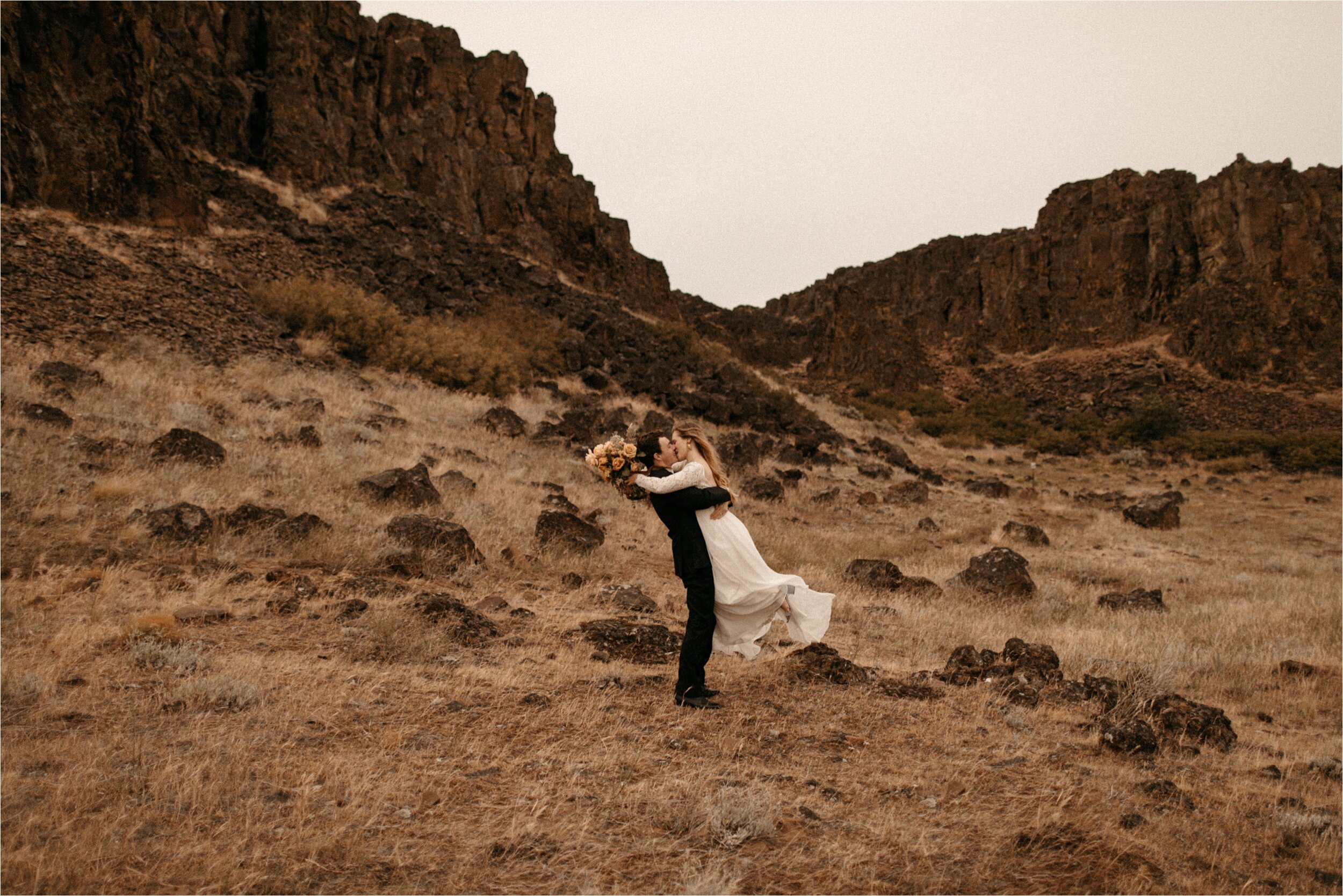 bend-central-oregon-elopement-photographer_0012.jpg