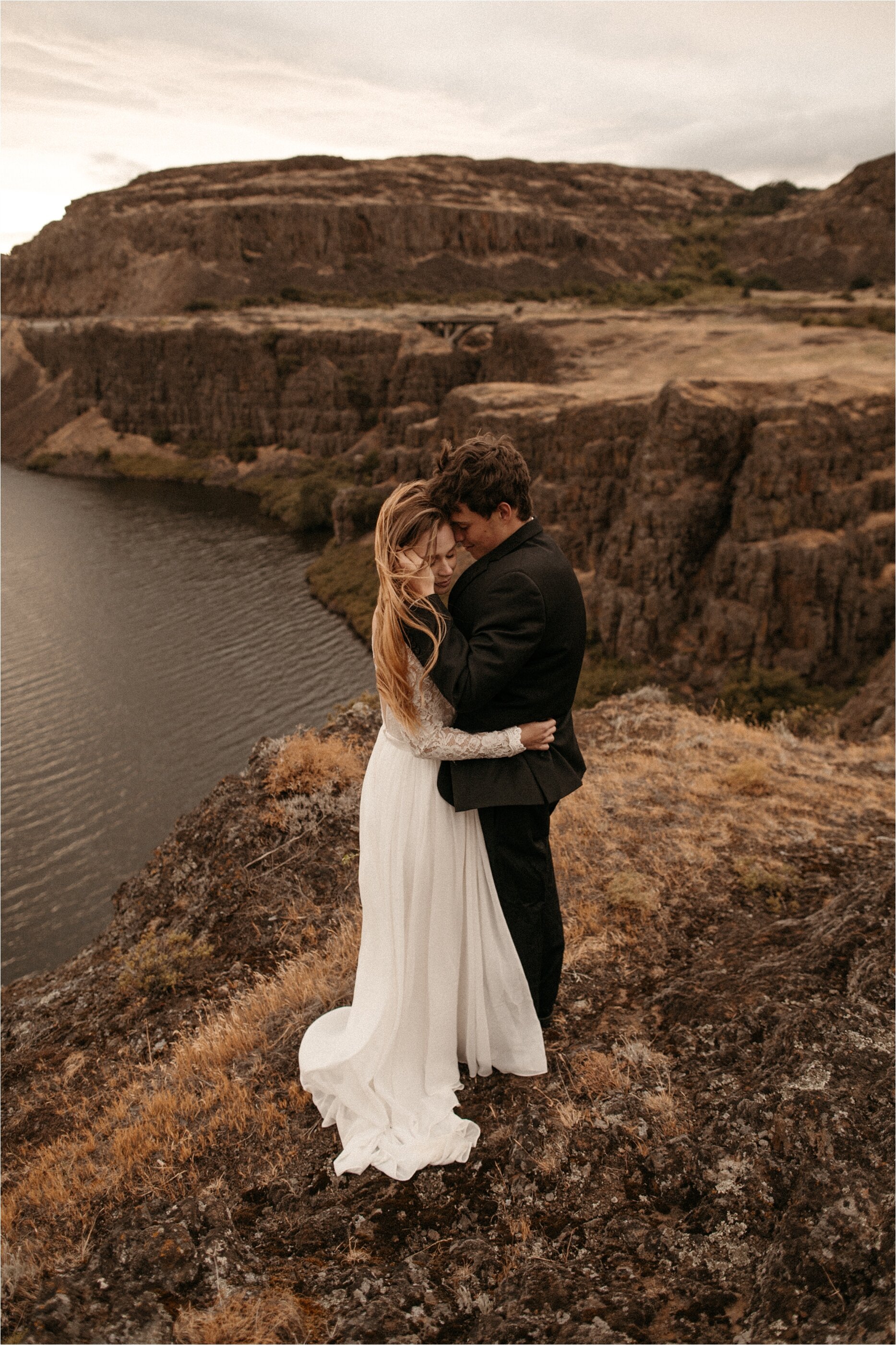 bend-central-oregon-elopement-photographer_0020.jpg