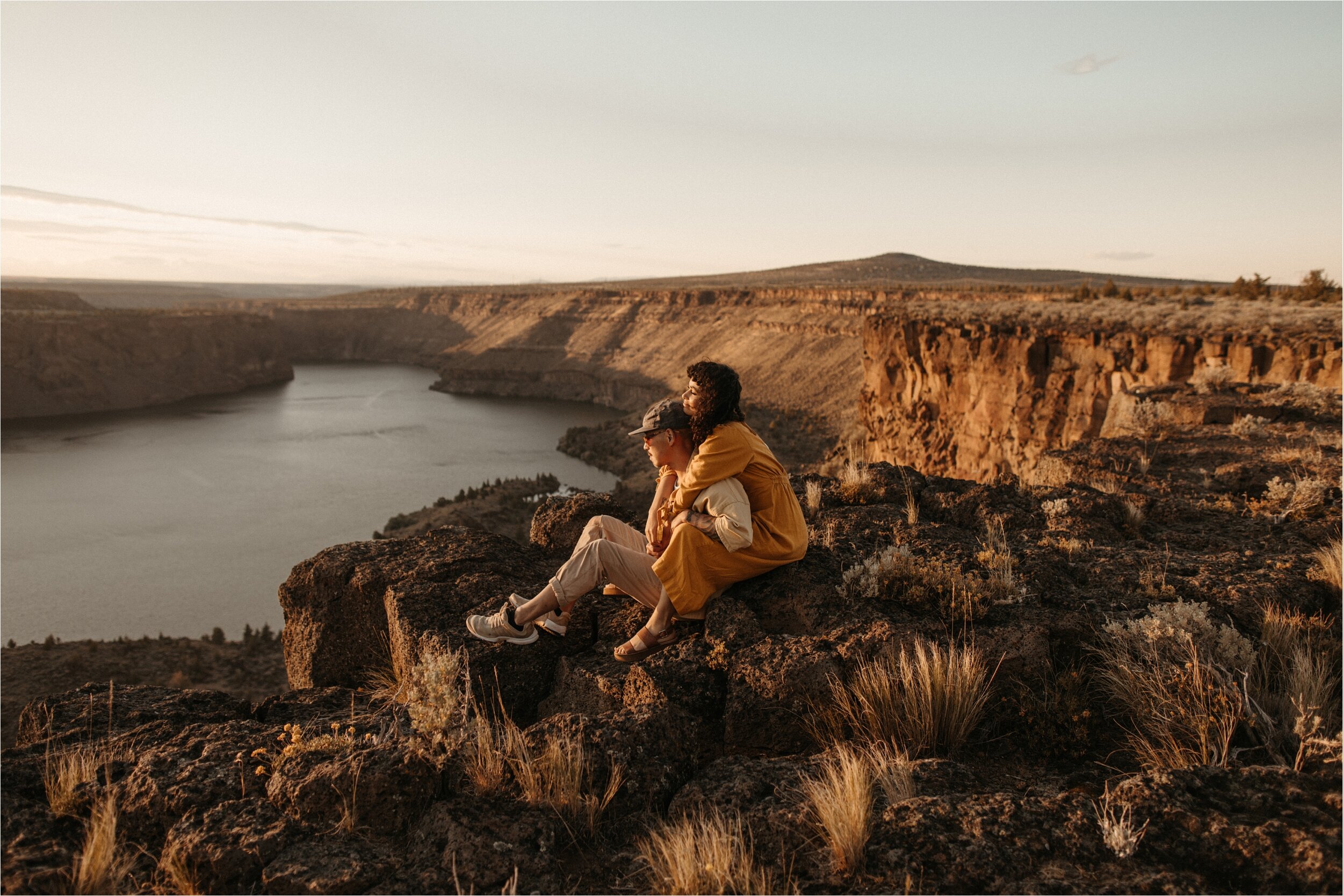 bend-oregon-couple-photos-desert-lake_0009.jpg