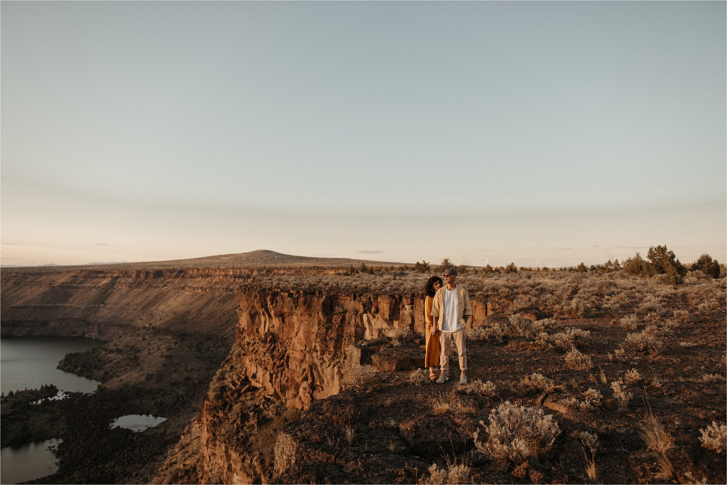 bend-oregon-couple-photos-desert-lake_0010.jpg