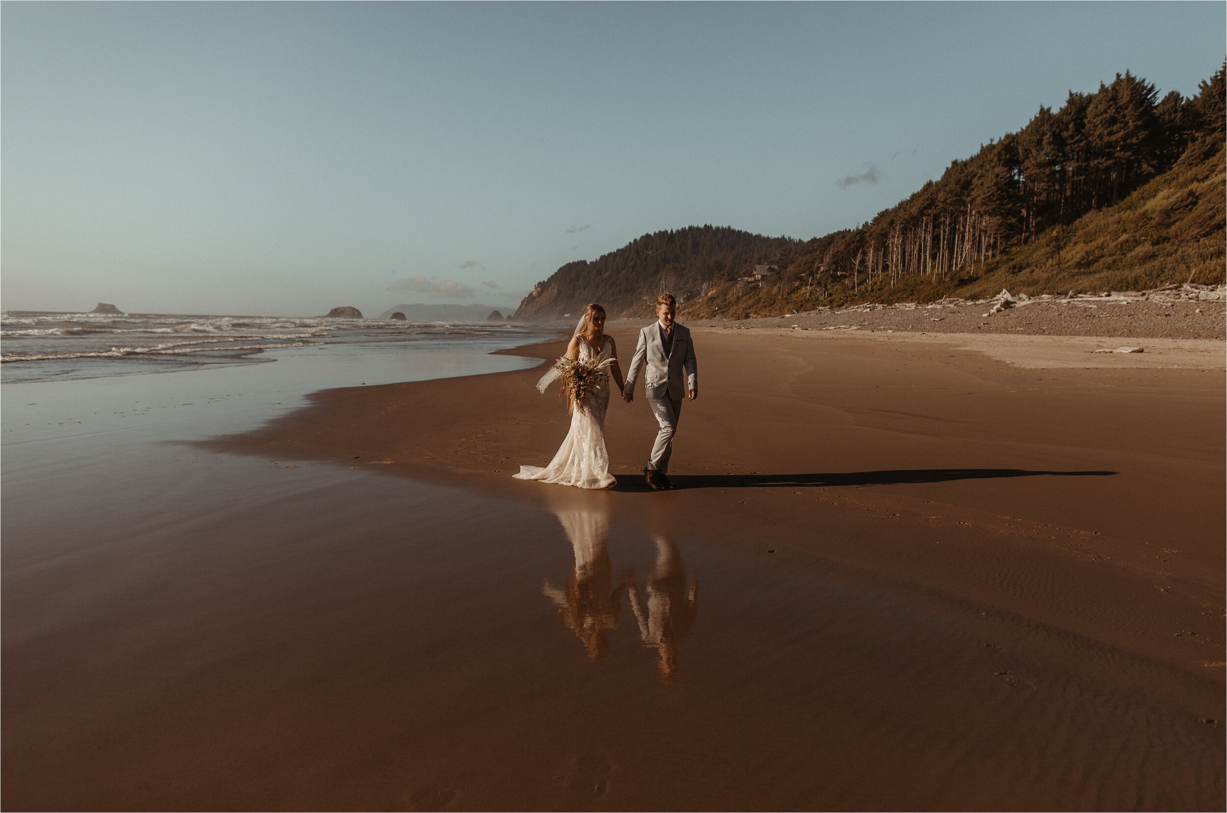 oregon-coast-intimate-elopement-wedding_0036.jpg