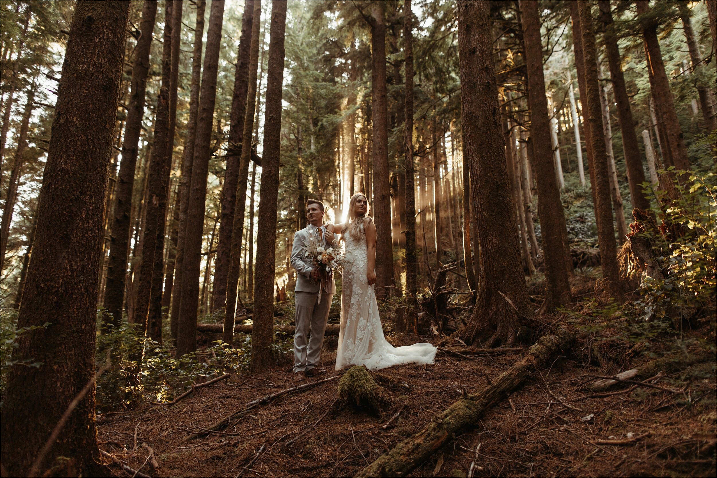 oregon-coast-intimate-elopement-wedding_0040.jpg