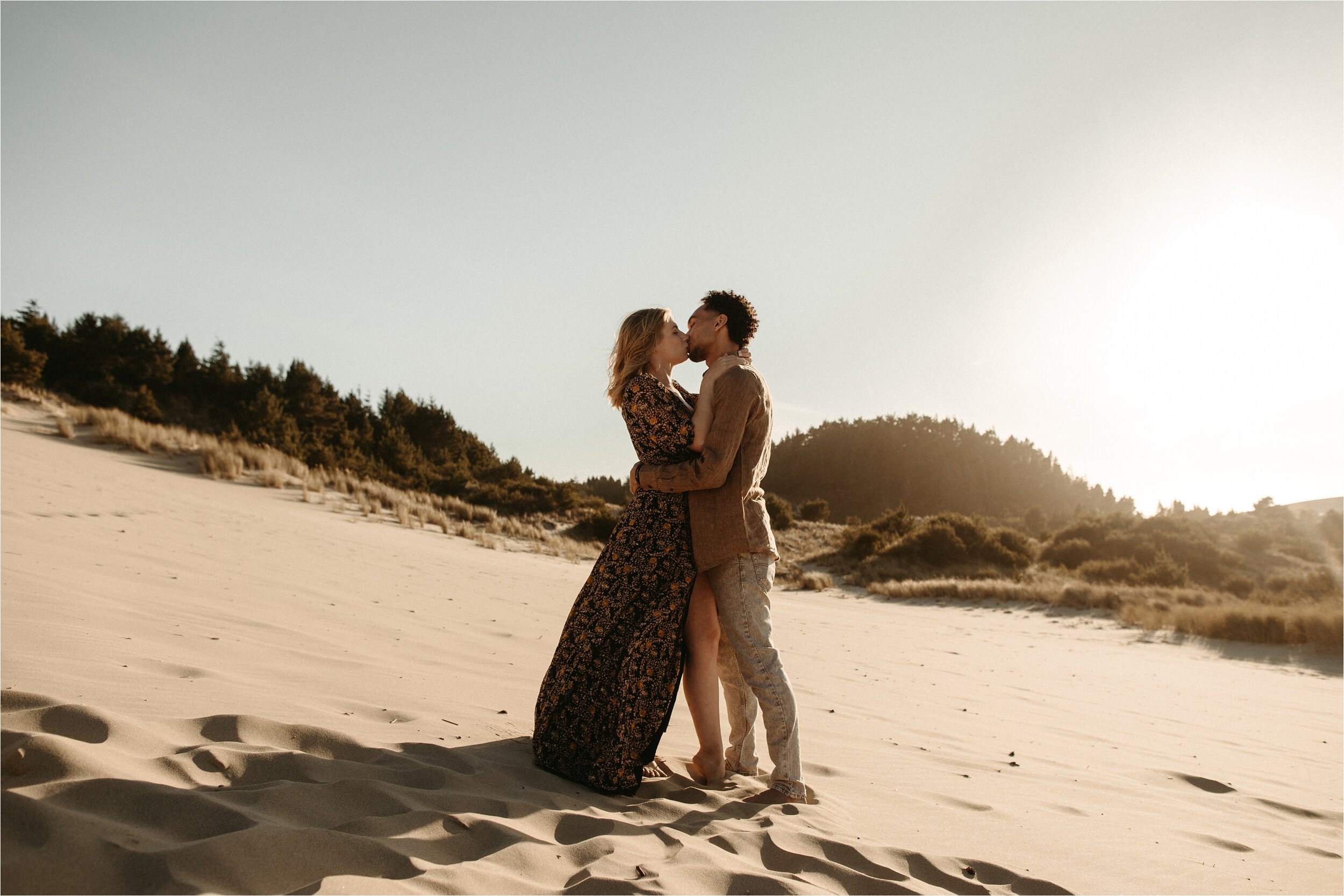 oregon-sand-dunes-engagement-photos_0003.jpg