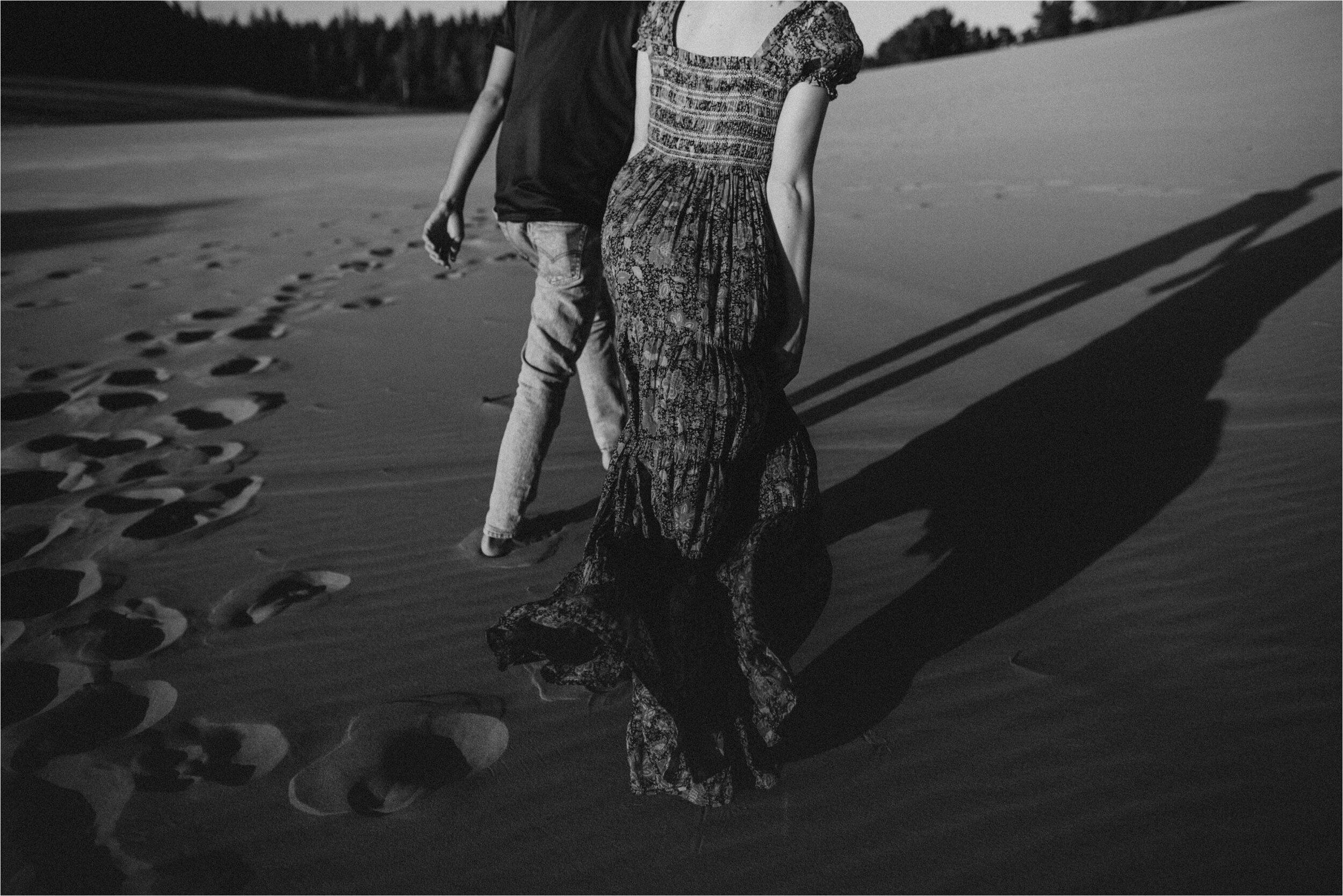 oregon-sand-dunes-engagement-photos_0017.jpg