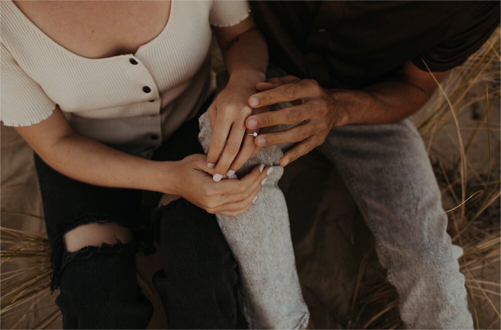 oregon-sand-dunes-engagement-photos_0023.jpg