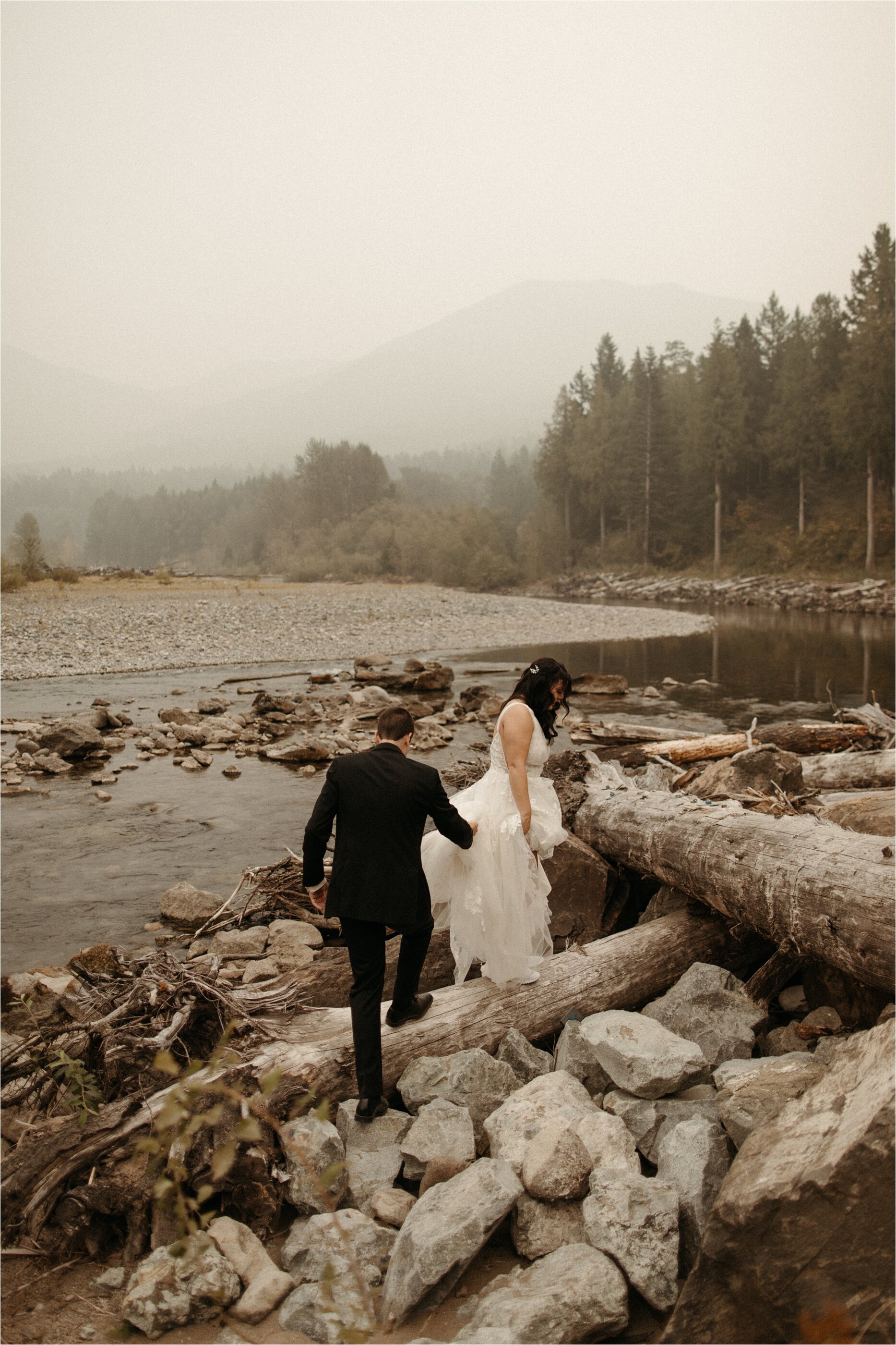 a-frame-cabin-intimate-wedding-mount-rainier_0053.jpg