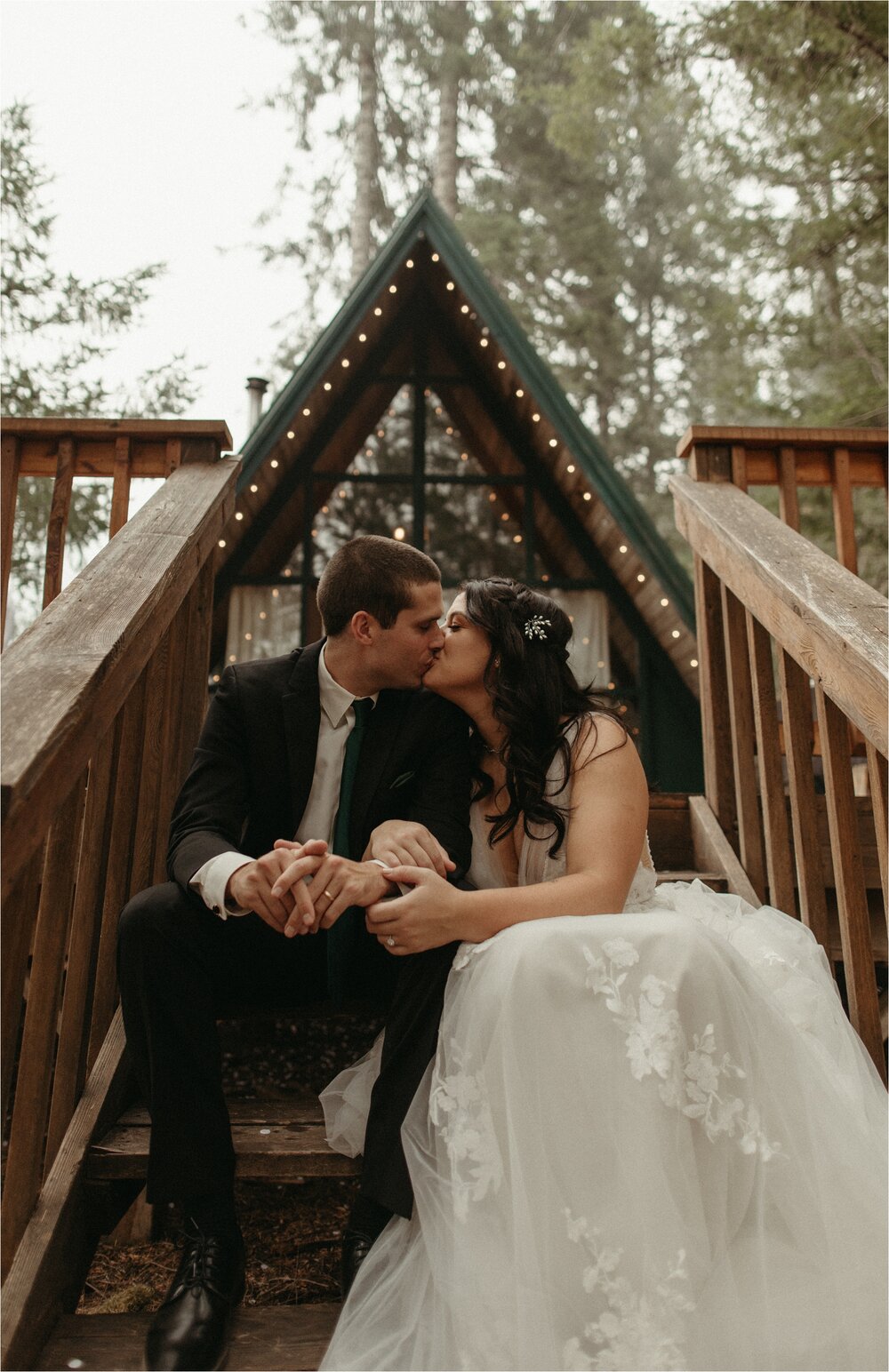 a-frame-cabin-intimate-wedding-mount-rainier_0060.jpg