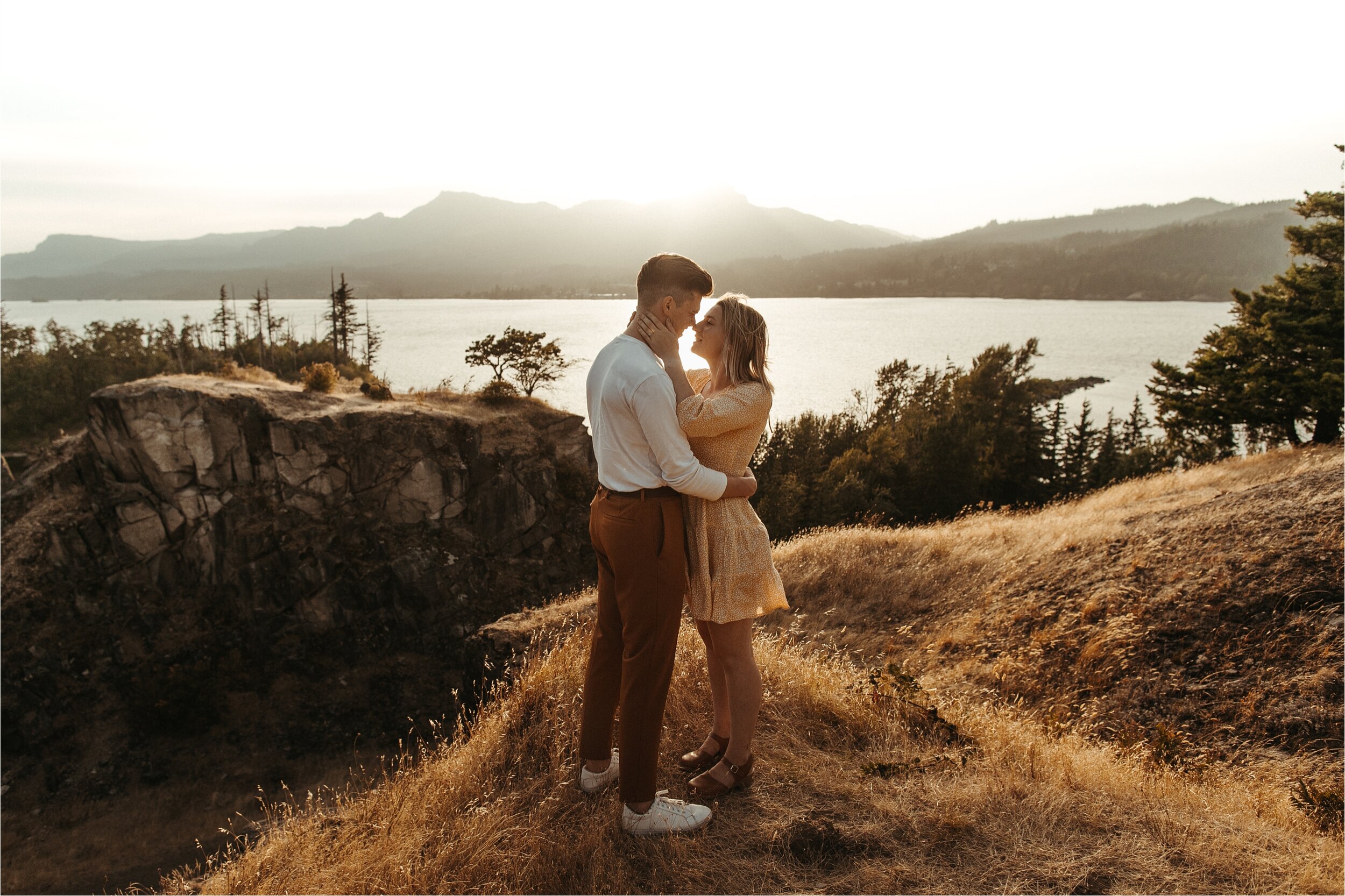 anniversary-couple-photos-columbia-river-gorge-oregon_0011.jpg