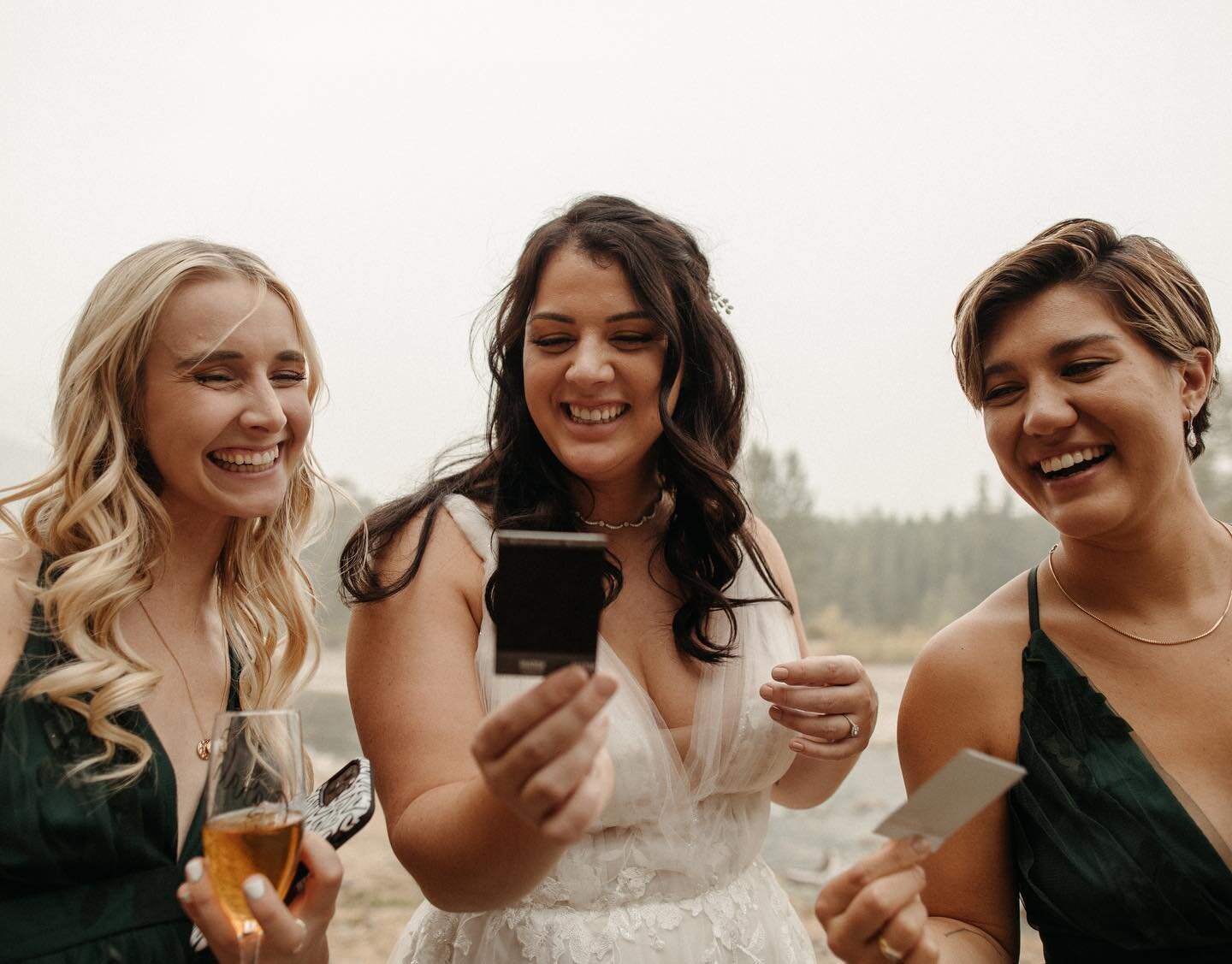 I&rsquo;m allllllll about Polaroids at a wedding!! ✨📷
.
.
.
.
.
.
.
.
.
.
#intimateweddingphotographer #wildhairandhappyhearts #radlovestories #oregonweddingphotographer #tetoncouplephotos #loveandwildhearts #junebugweddings #oregonengagementphotos 