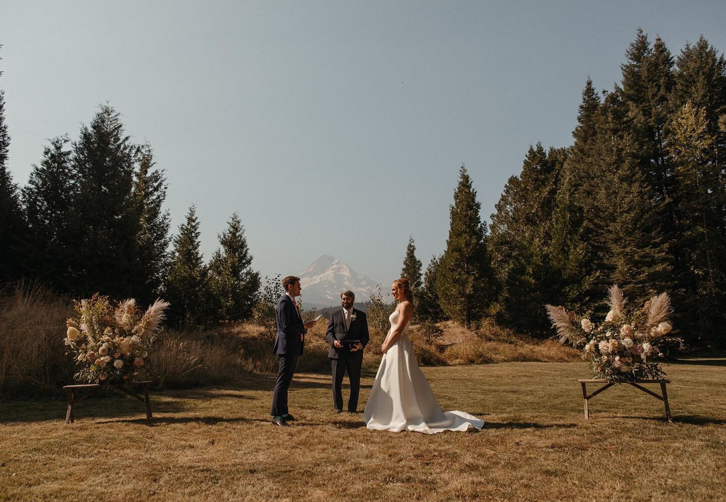 Mountain views, an intimate wedding, beautiful words spoken to each other &mdash; these are just a few pieces that can make a day pretty special! 💛
.
.
.
.
.
.
.
.
.
.
#intimateweddingphotographer #elopementphotographer #moundhoodelopement #mountain