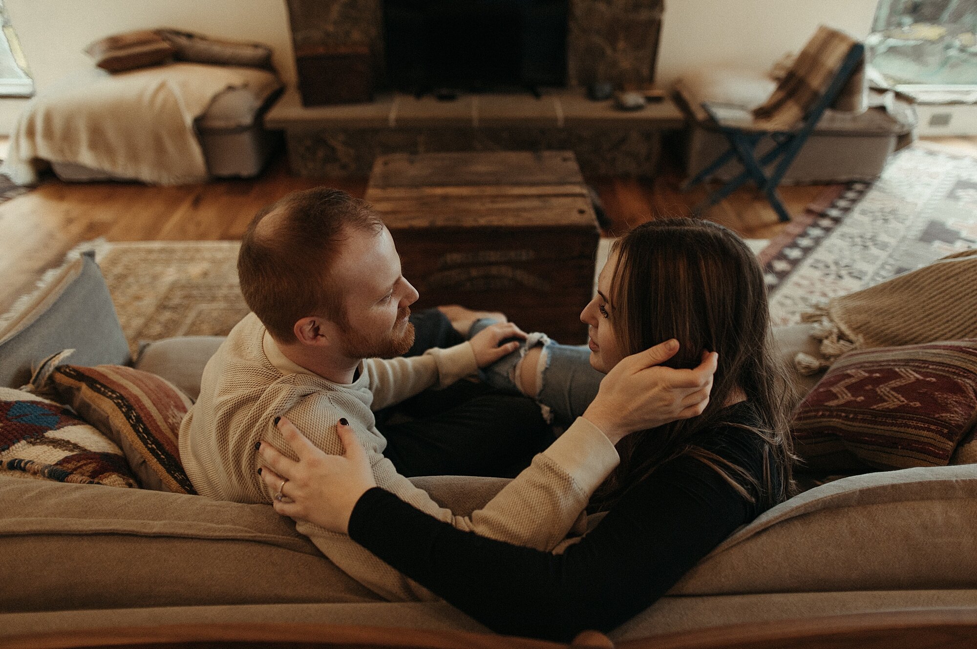 the-griffin-house-columbia-gorge-engagement-photos_0020.jpg