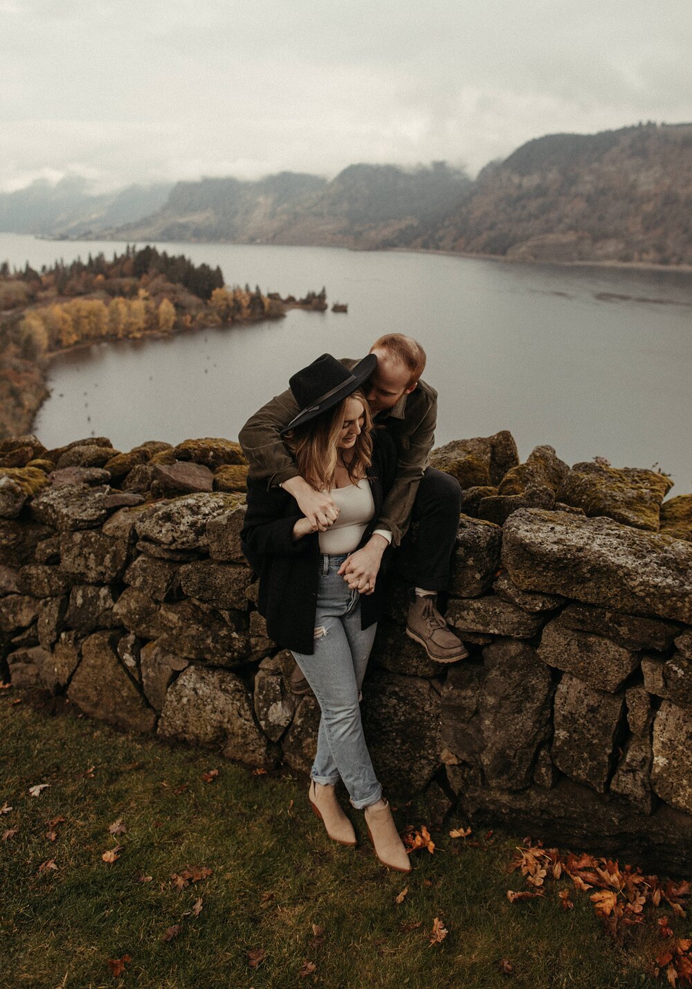 the-griffin-house-columbia-gorge-engagement-photos_0031.jpg