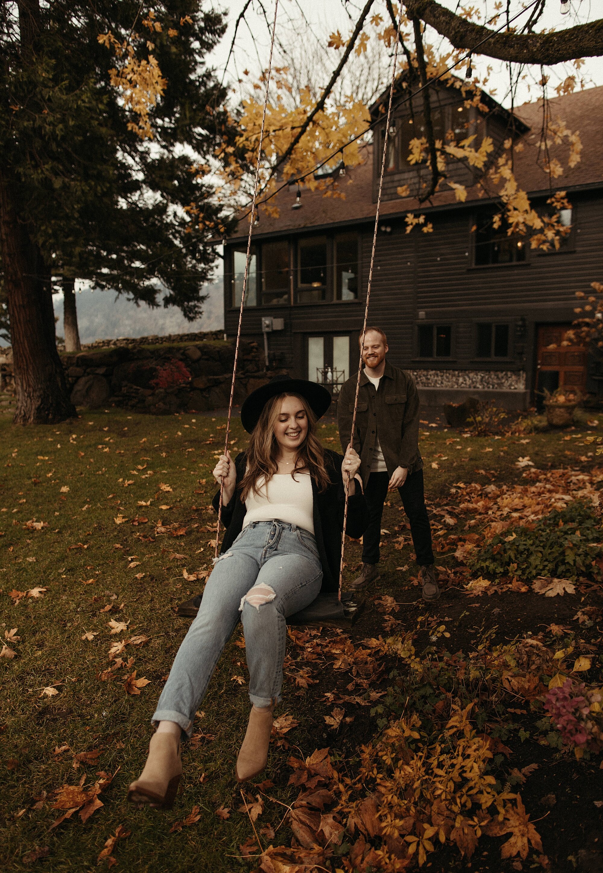 the-griffin-house-columbia-gorge-engagement-photos_0035.jpg