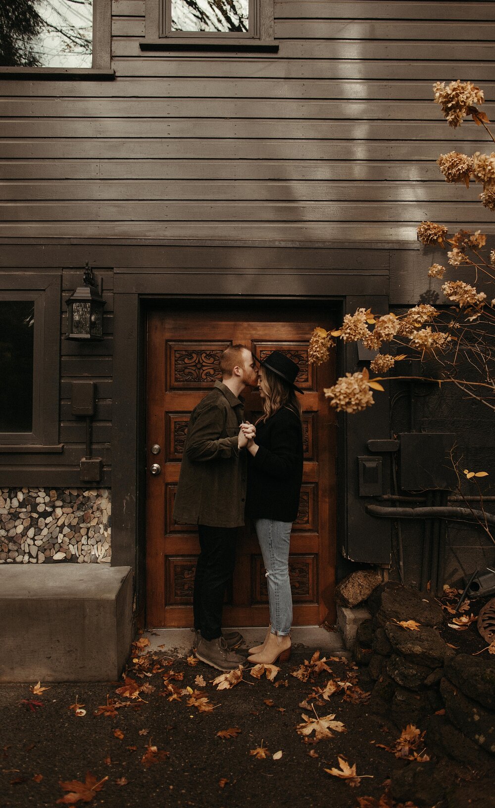 the-griffin-house-columbia-gorge-engagement-photos_0036.jpg