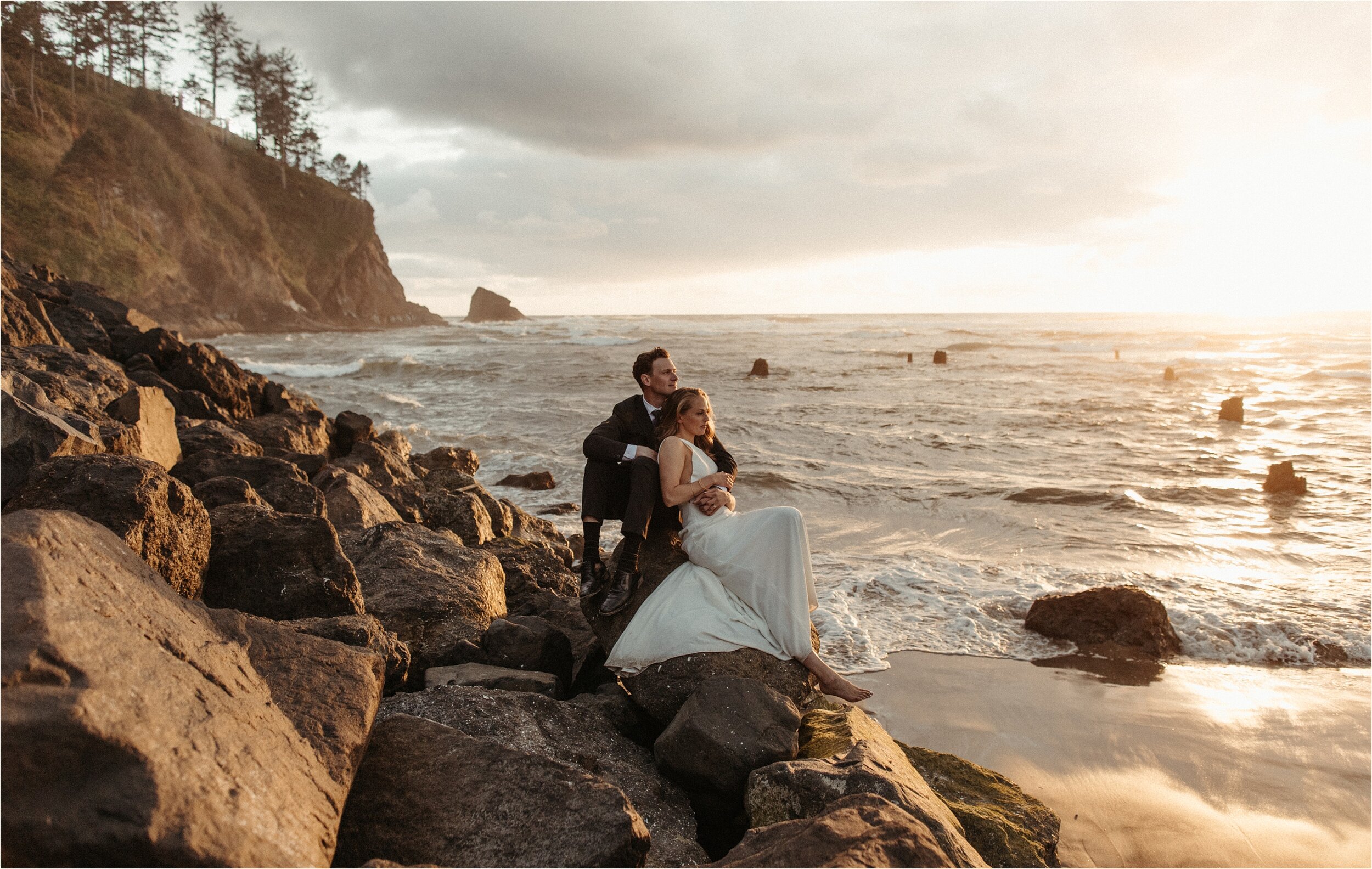 intimate-oregon-coast-airbnb-wedding-elopement_0052.jpg