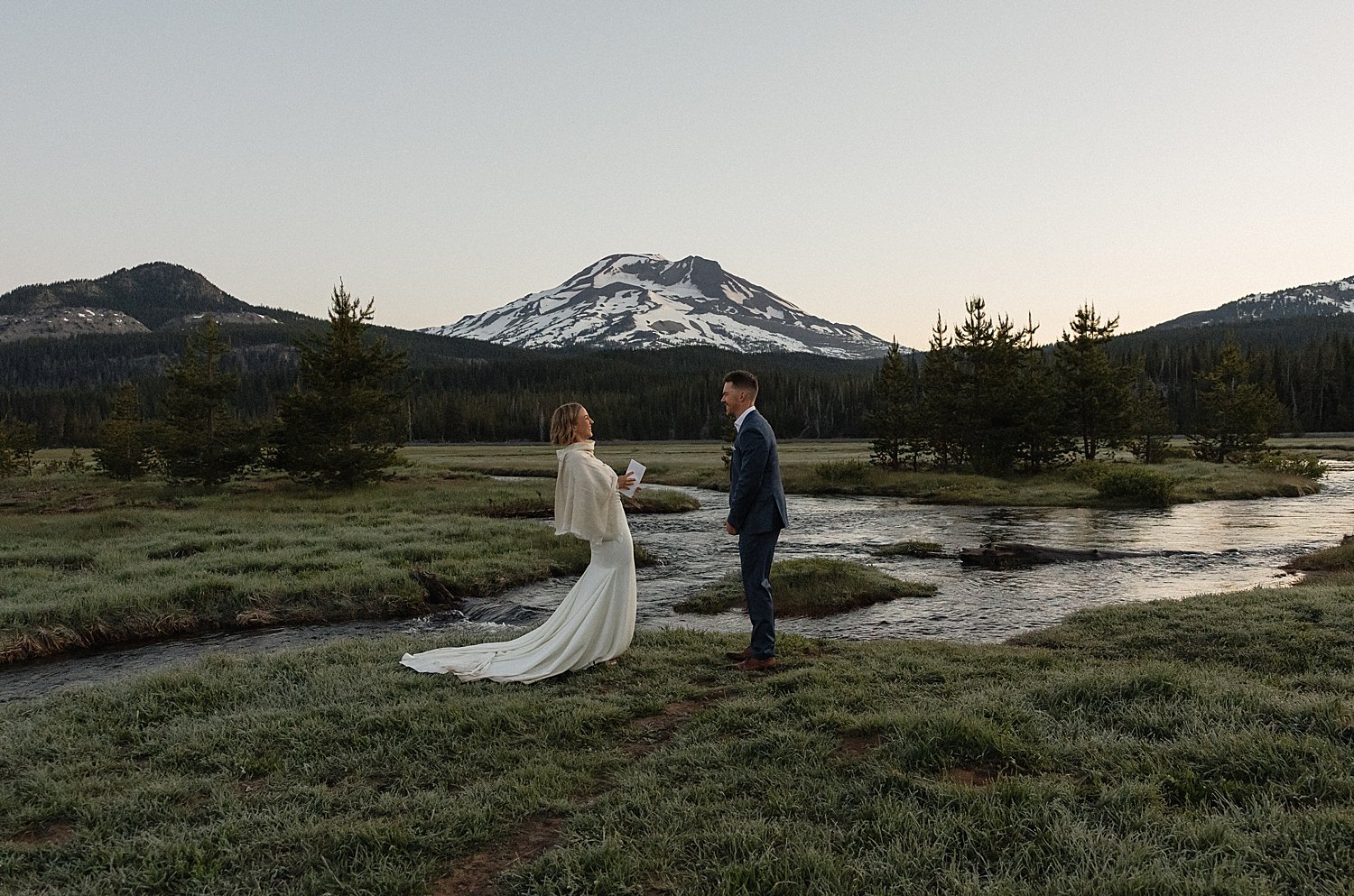 central-oregon-sparks-lake-elopement_0006.jpg