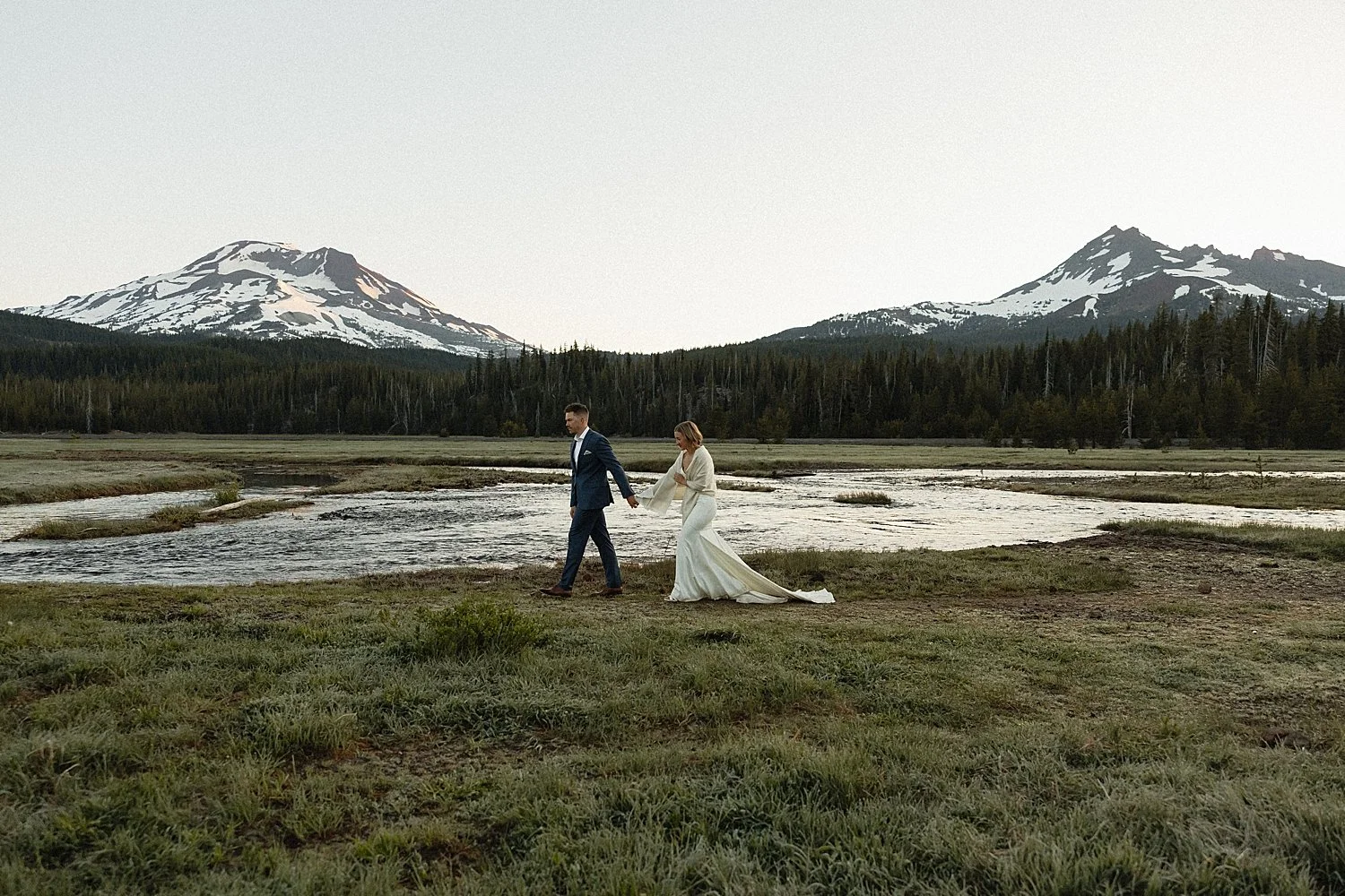 central-oregon-sparks-lake-elopement_0020.jpg