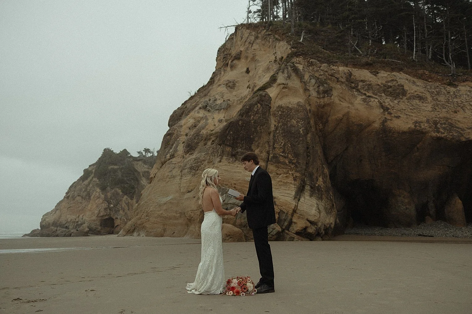 Fall Oregon Coast Elopement at Elk Flats &amp; Hug Point