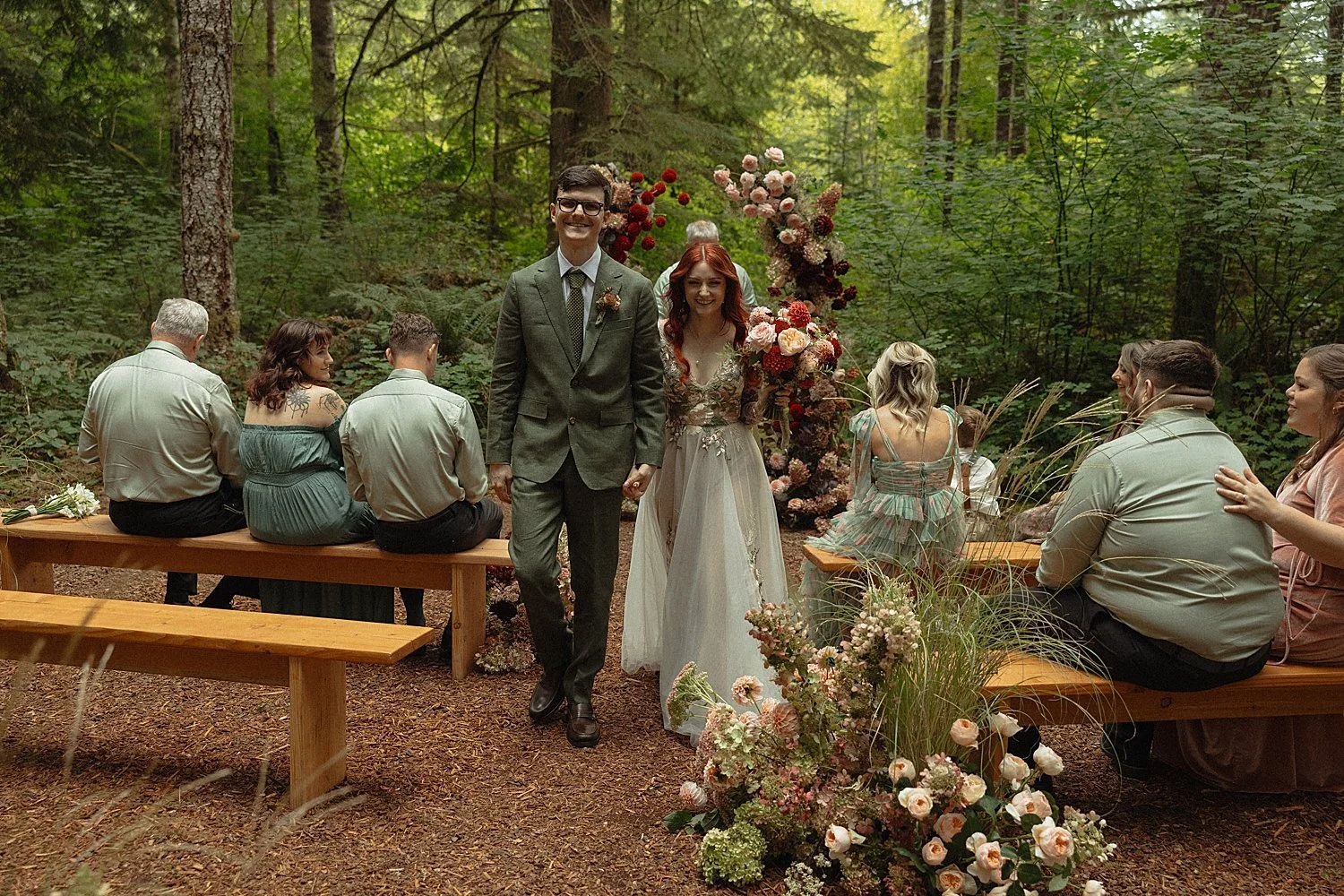 mt-hood-intimate-woodsy-woodlands-house-wedding_0015.jpg