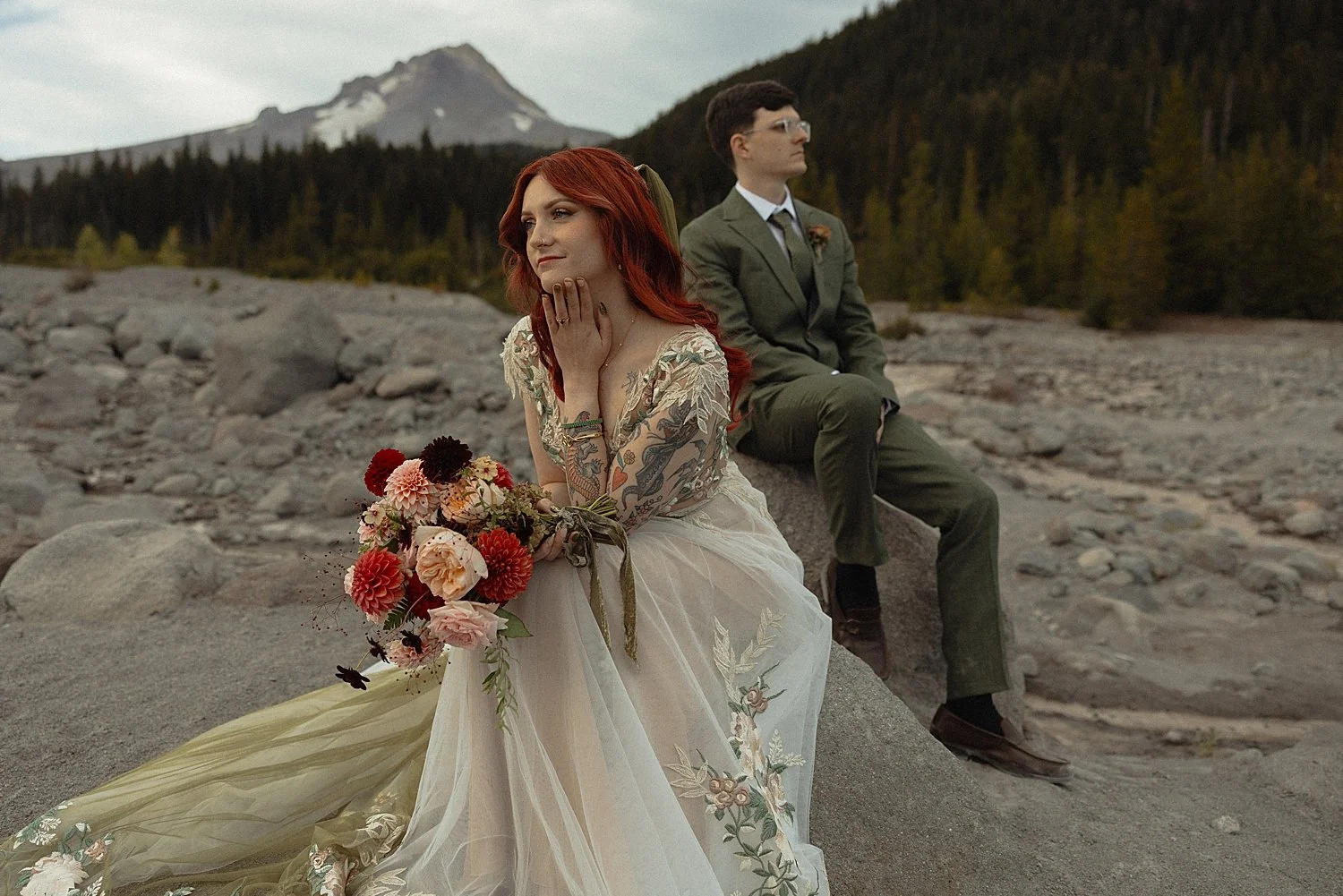 mt-hood-intimate-woodsy-woodlands-house-wedding_0027.jpg