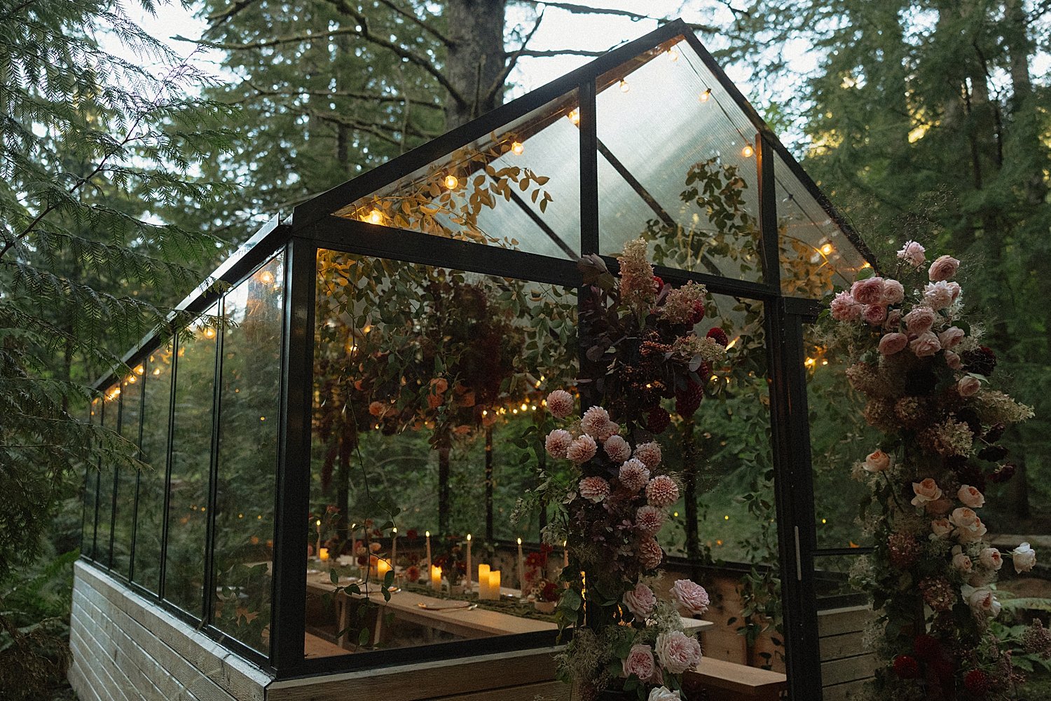 mt-hood-intimate-woodsy-woodlands-house-wedding_0032.jpg