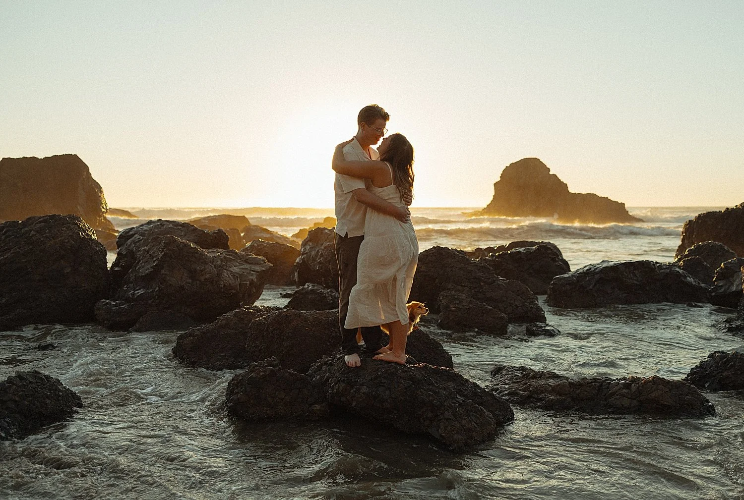 cannon-beach-engagement-photos-golden-hour_0028.jpg