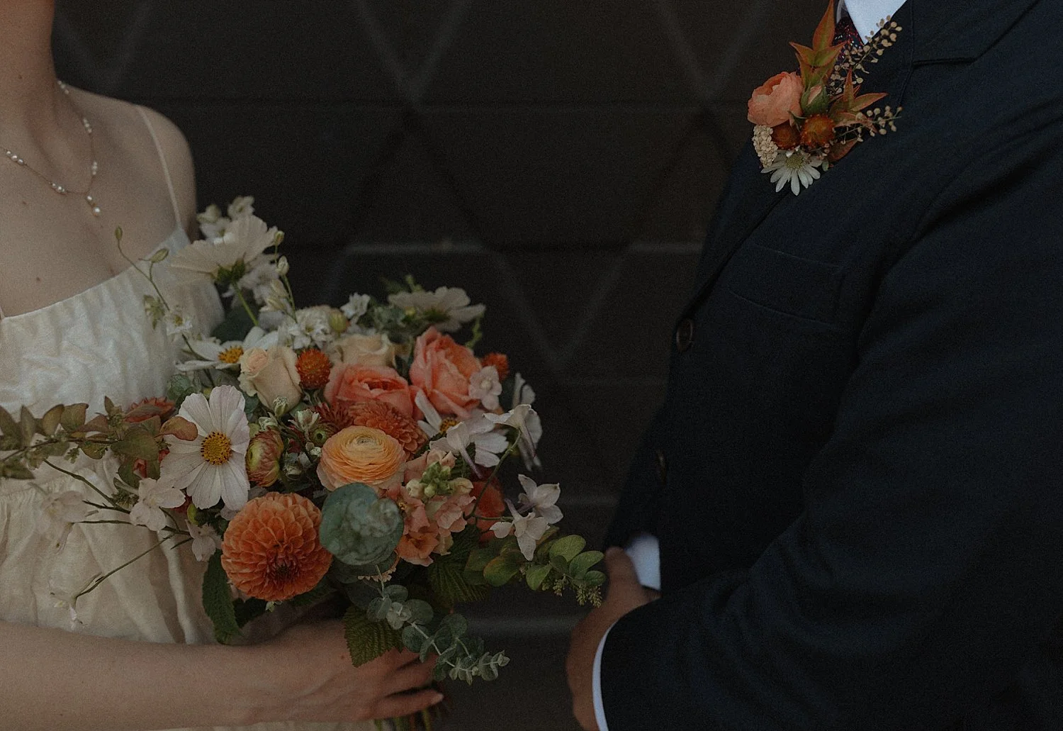 baker-building-modern-oregon-wedding_0015.jpg
