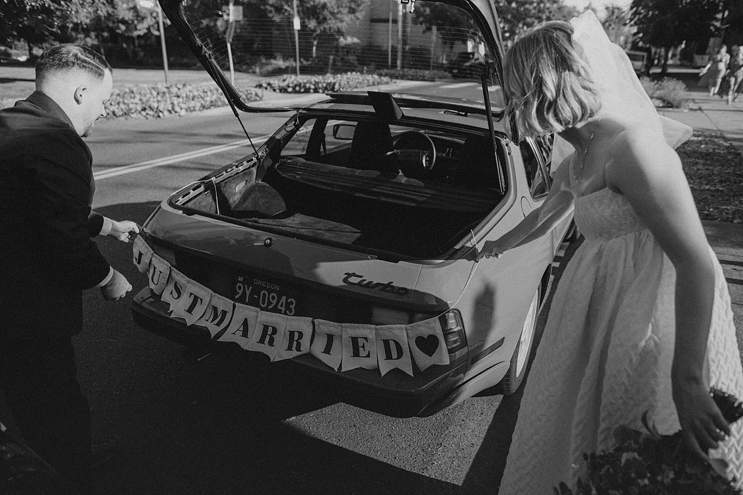 baker-building-modern-oregon-wedding_0029.jpg