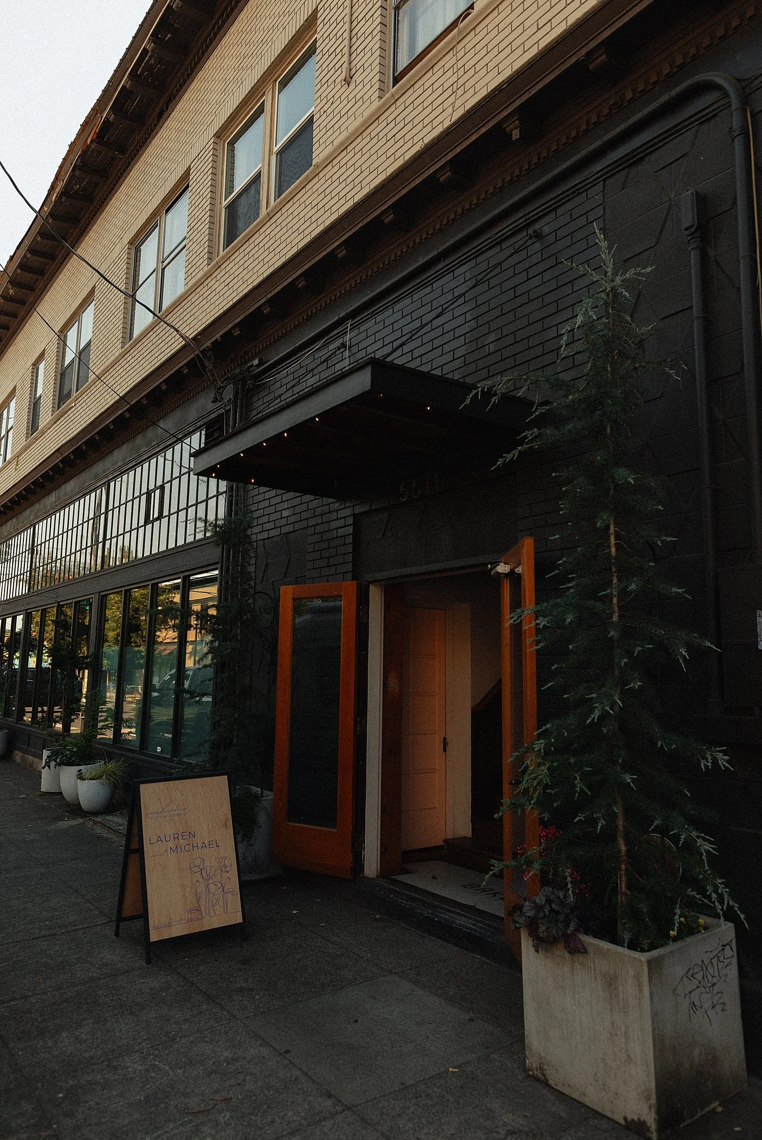 baker-building-modern-oregon-wedding_0045.jpg