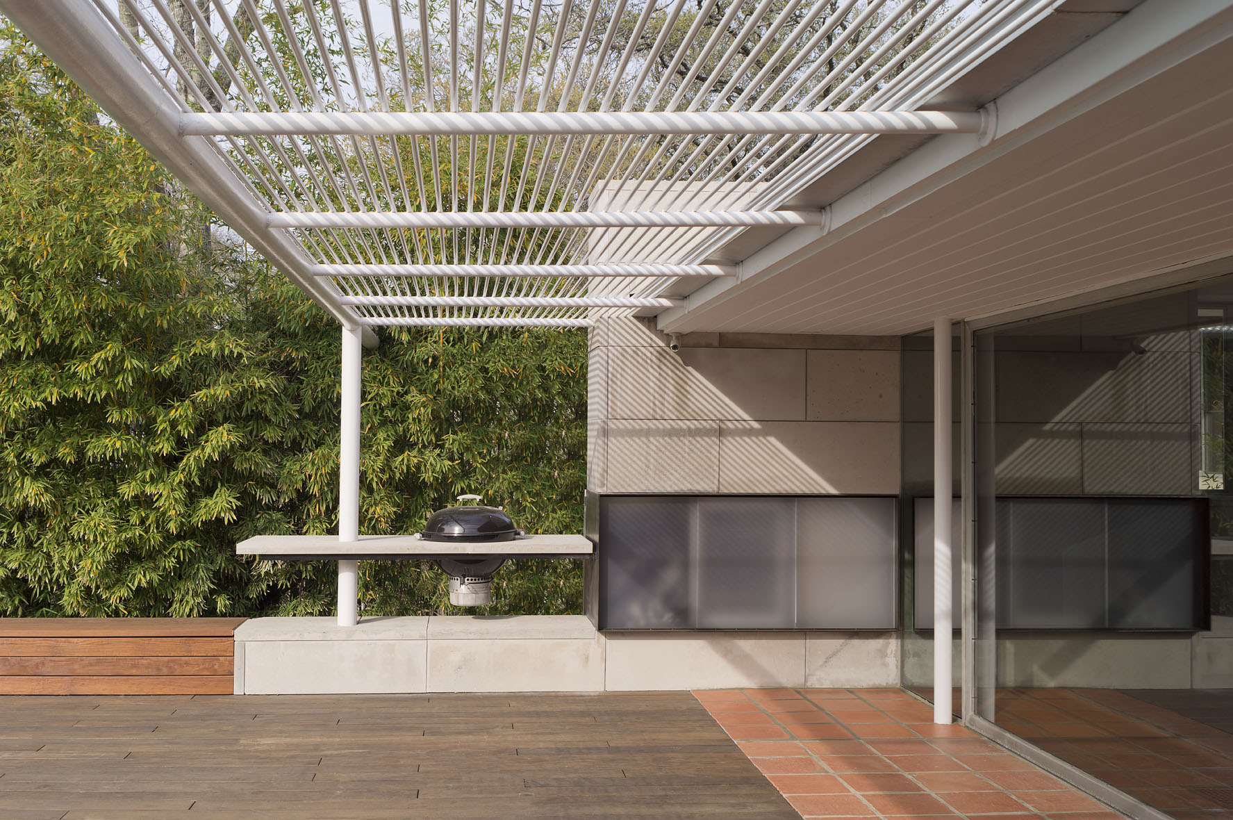 grill design by Jan Sotelo, modern design+build | photo Paul Bardagjy