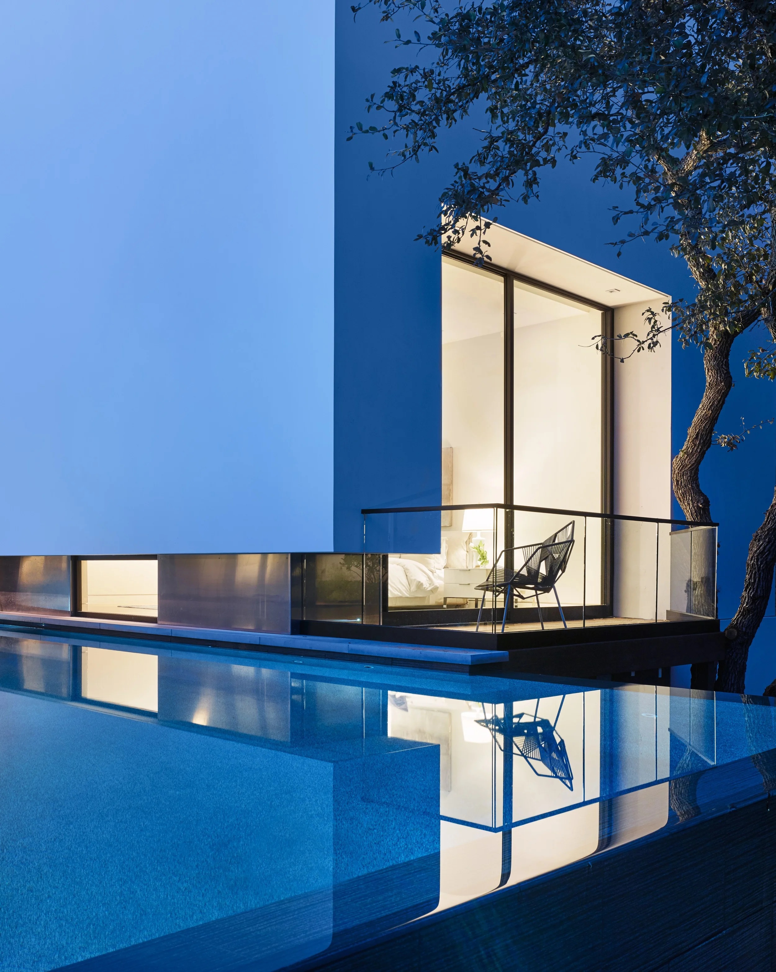 modern-CD253461 2.jpeg