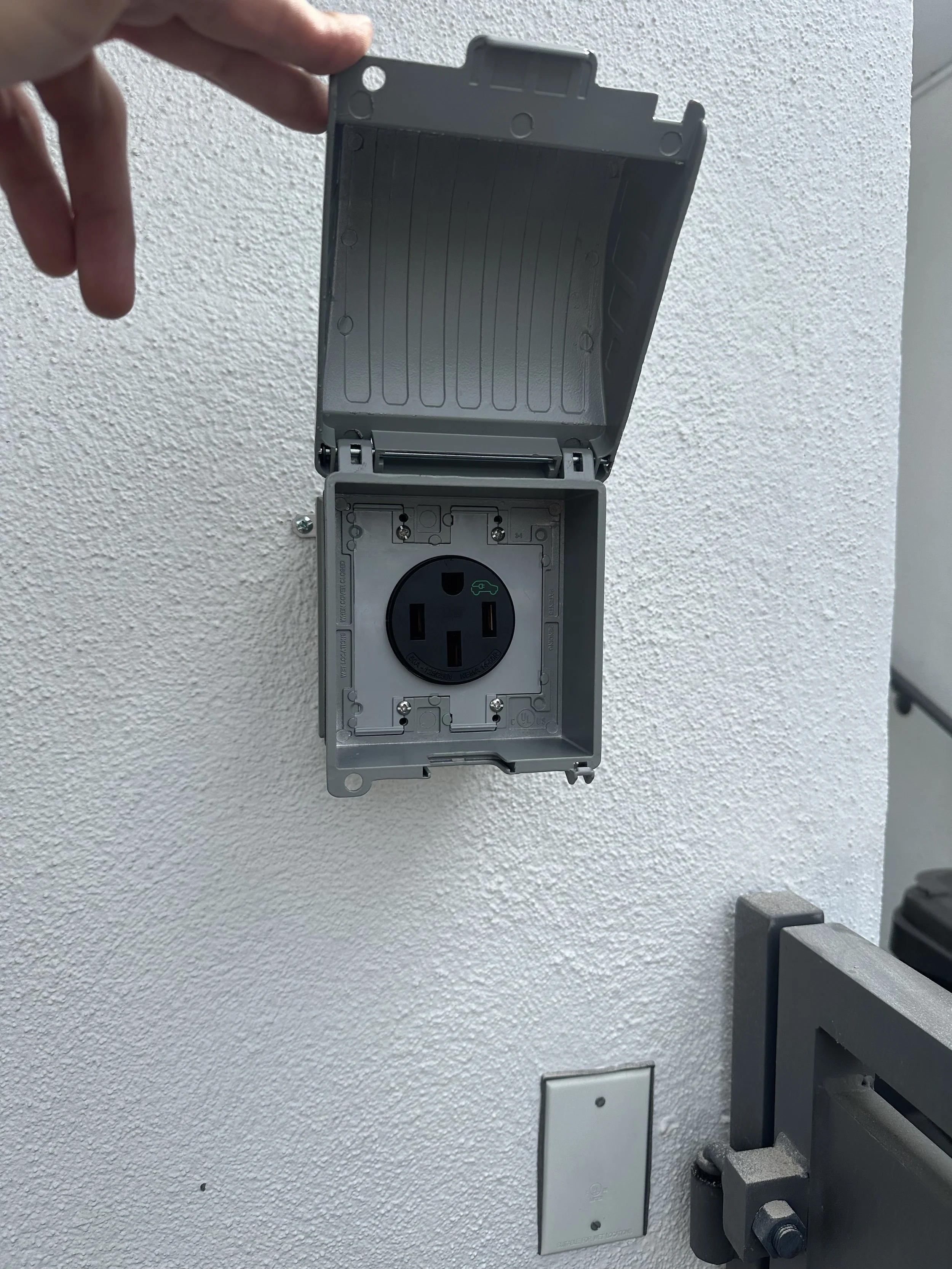 240 outlet for EV.jpg