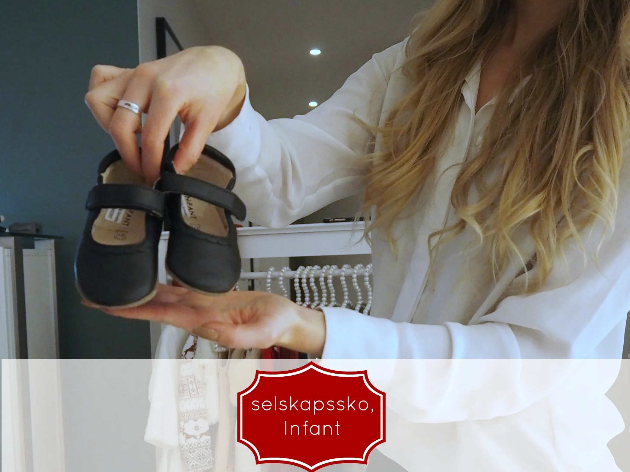 a babygirls outfit for christmas / en pikes julegarderobe. Selskapsko fra Infant