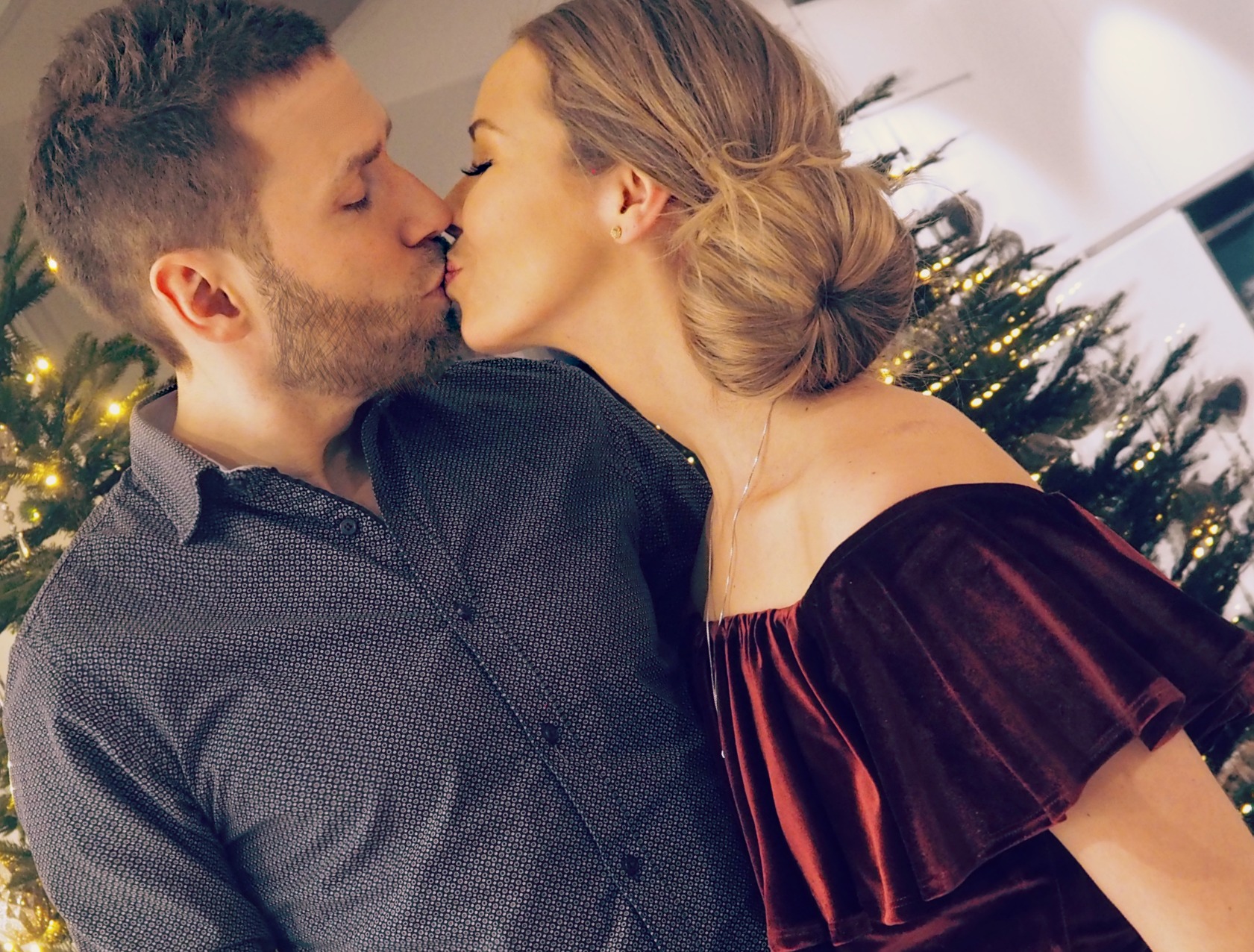 Christmas kiss