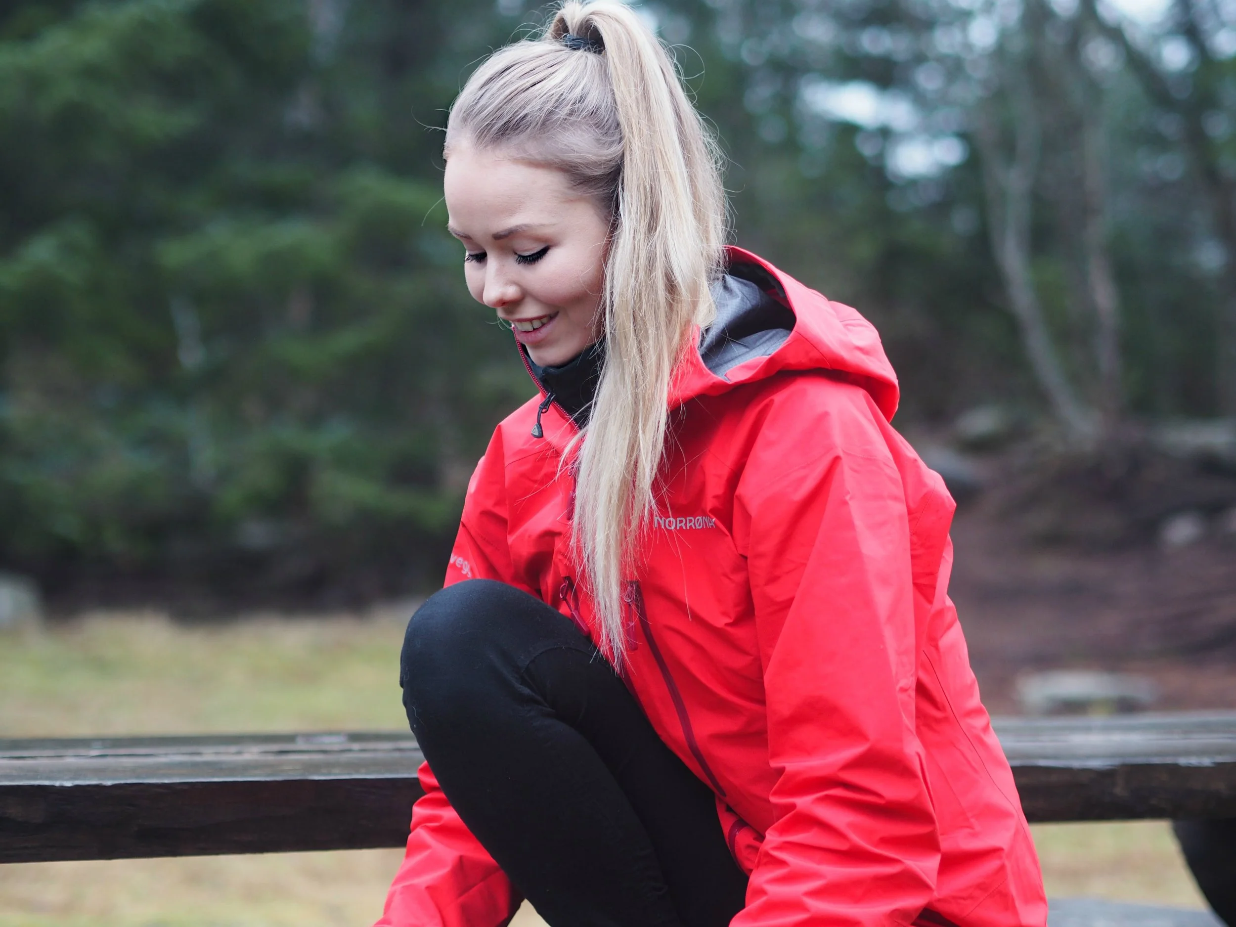 Trening som nyttårsforsett. Tren for å føl deg vel. Bruk trening som stressavlastning. Jakke dame Norrøna Trollveggen