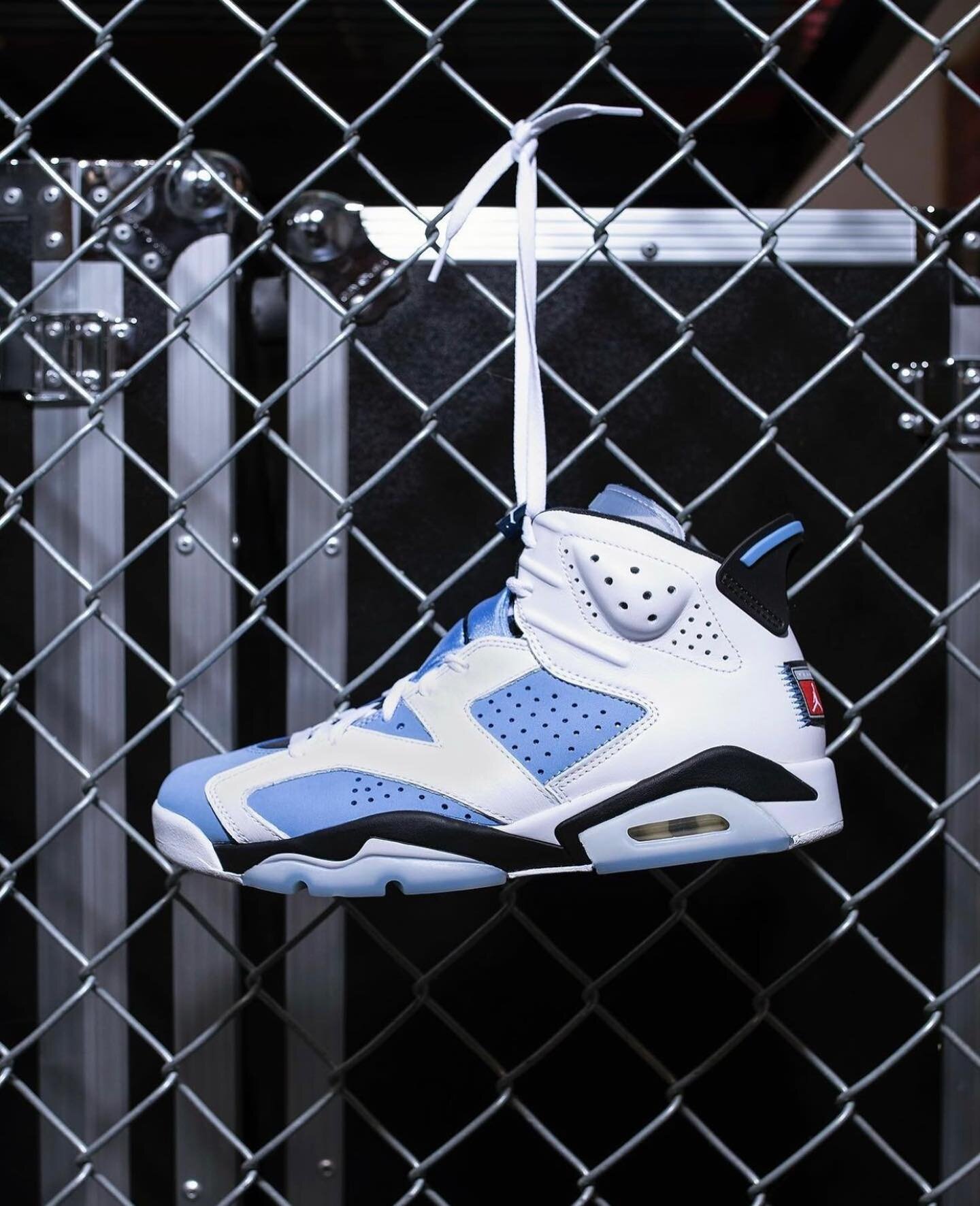 Before the 6 rings, MJ was determined to make a name for himself at the collegiate level. @jumpman23 is taking it back to where it all started with &ldquo;UNC&rdquo; Jordan 6 releasing in University Blue on March 5th.
📸: @extrabutter